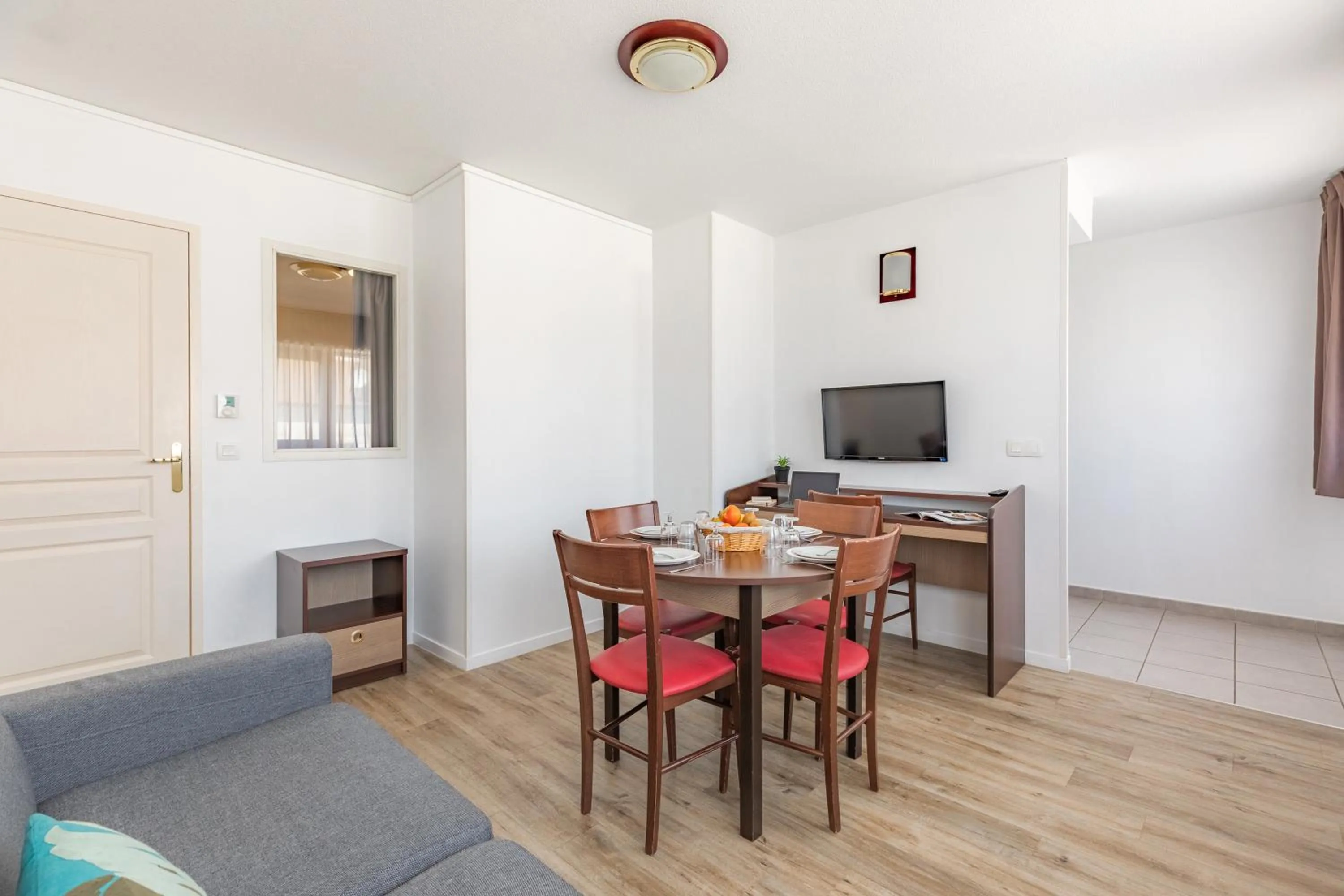 TV and multimedia in Appart'City Classic Chalon sur Saone