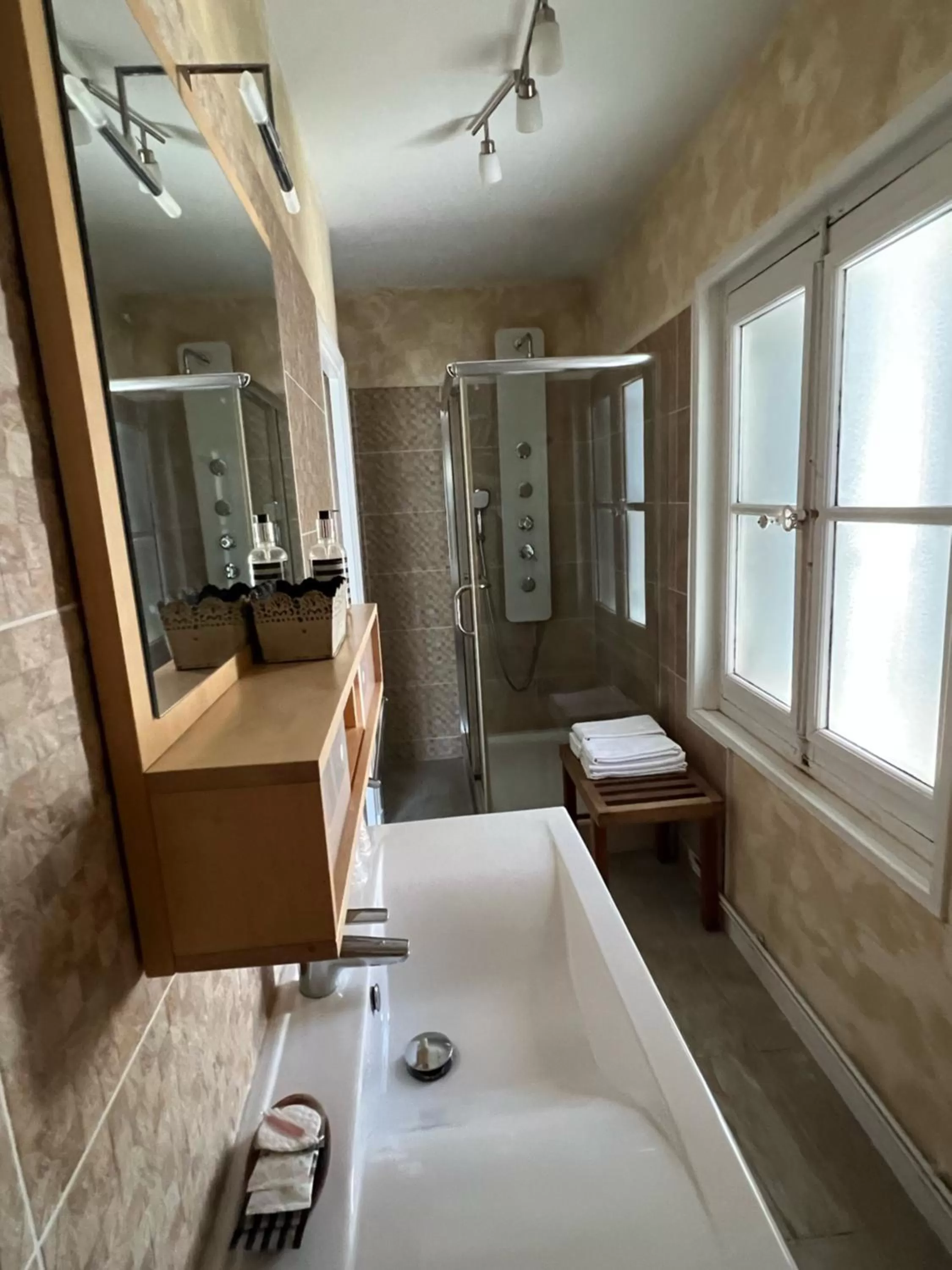 Shower in Chambres d'hôtes & Spa Les Perce Neige