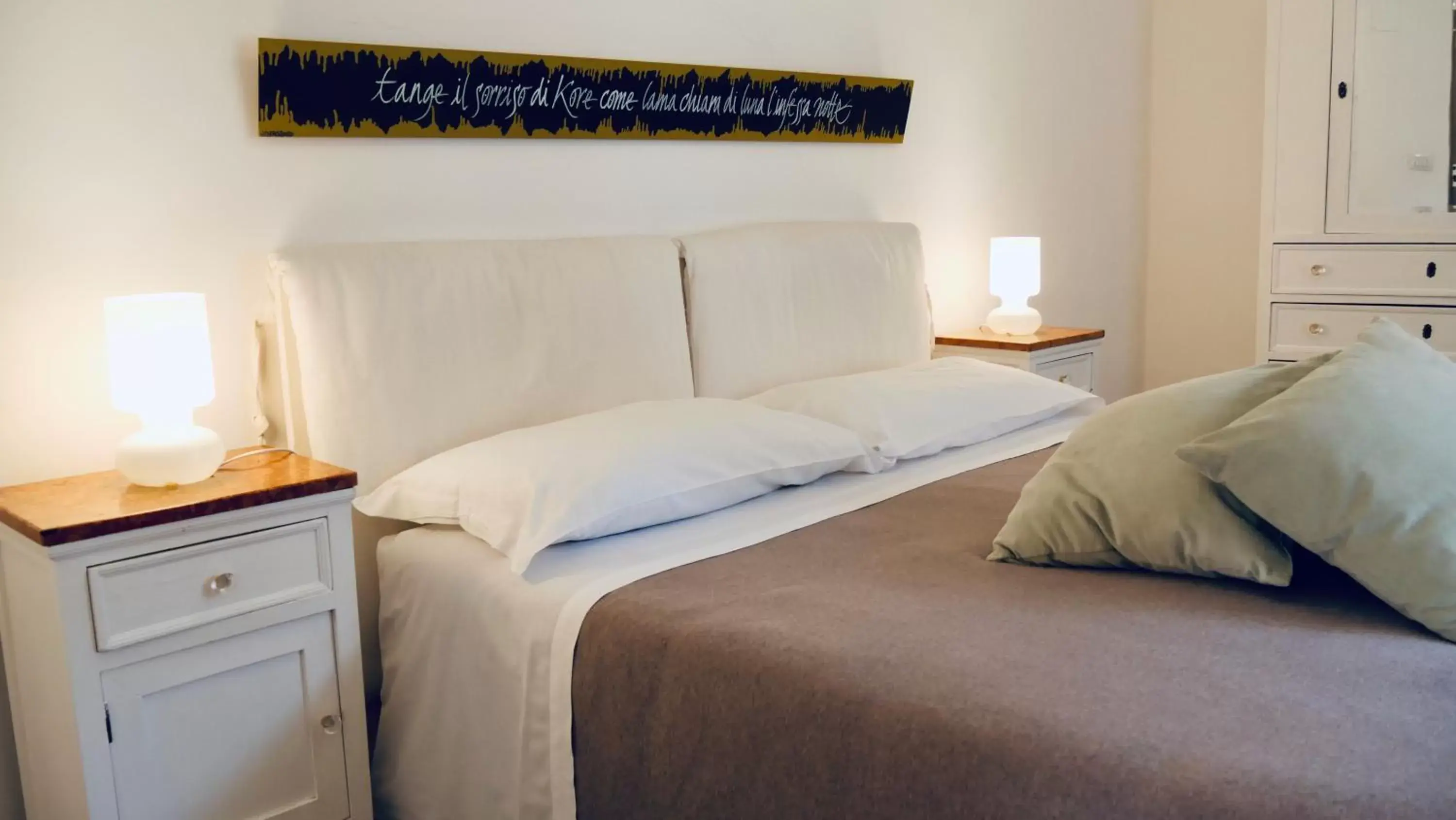 Bed in Bianko EcoChic & L'Angolo di Levante