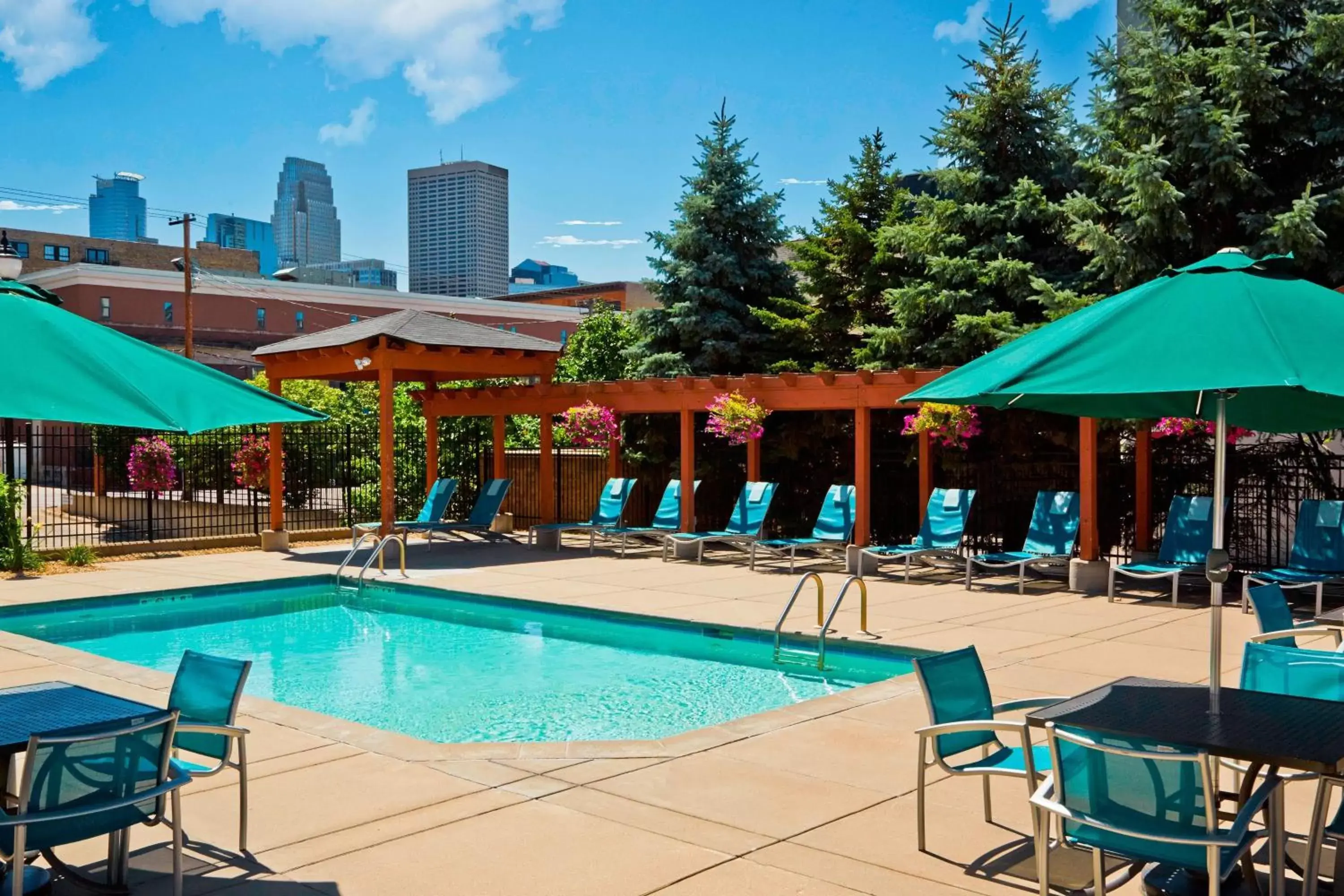 Swimming Pool in TownePlace Suites by Marriott Minneapolis Downtown/North Loop