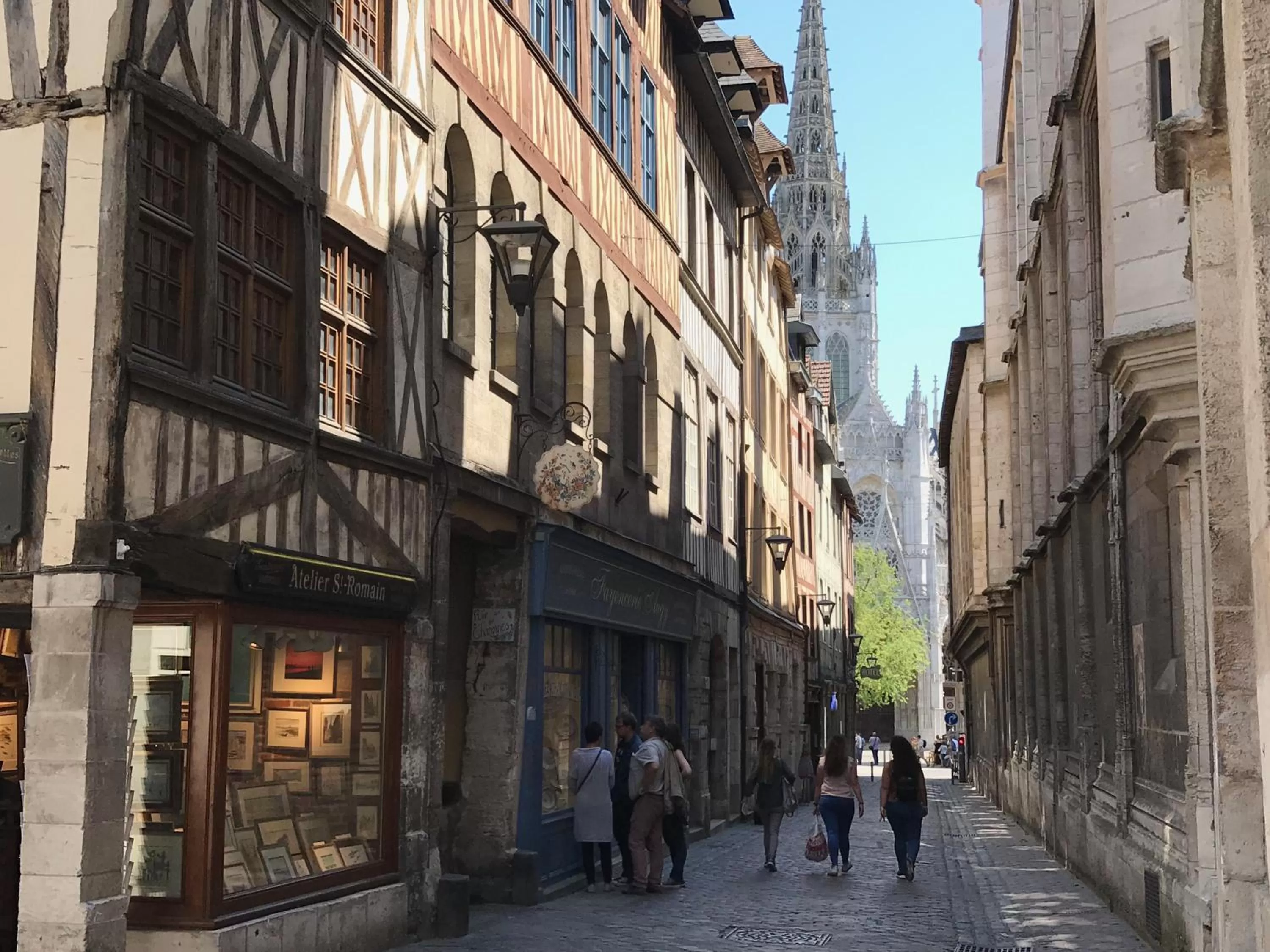 Street view in Hôtel De La Cathédrale