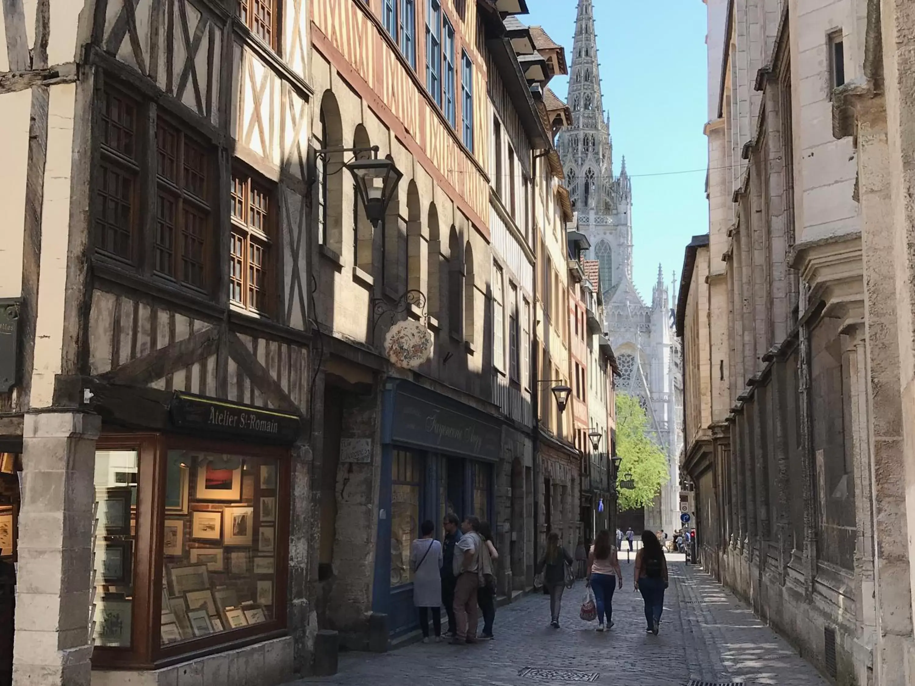 Street view, Neighborhood in Hôtel De La Cathédrale