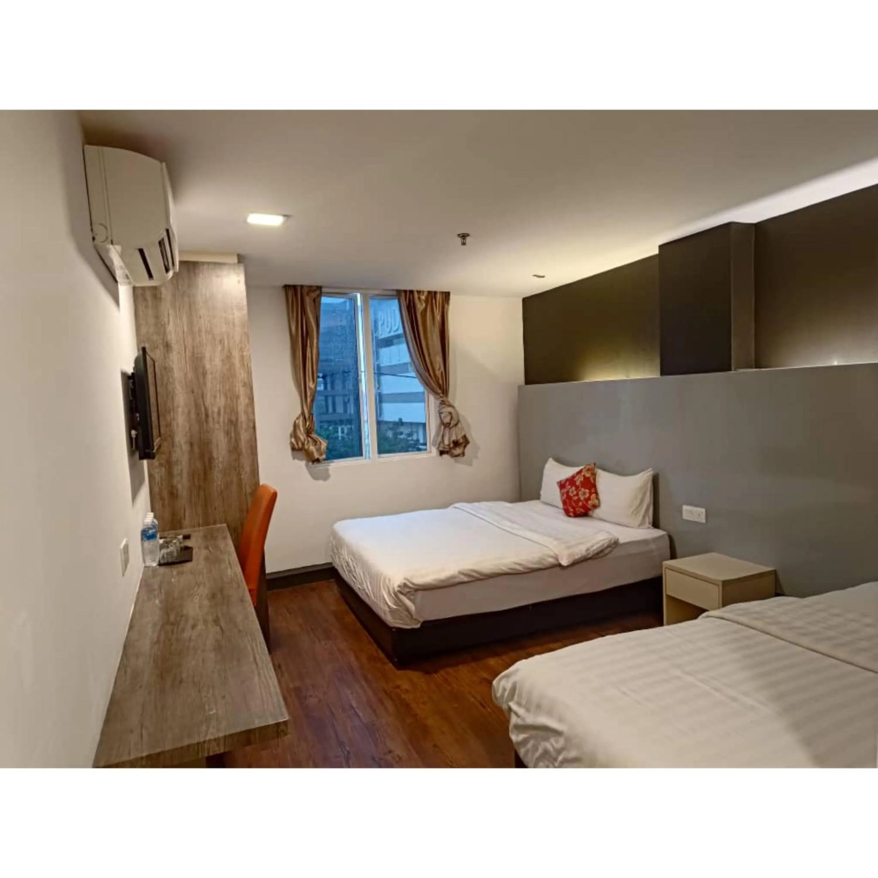 Bed in Sandpiper Hotel Kuala Lumpur