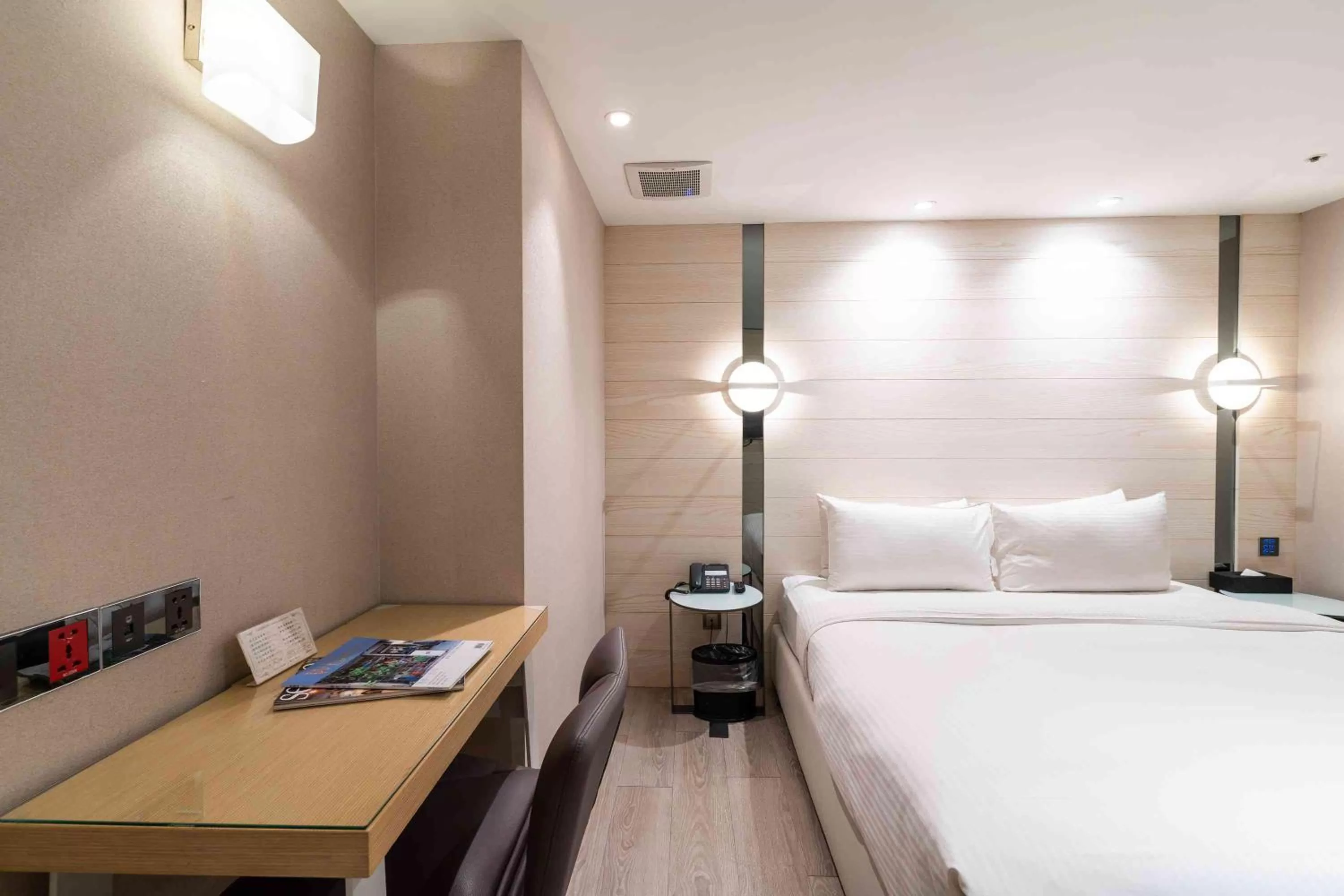 Bed in The Cloud Hotel