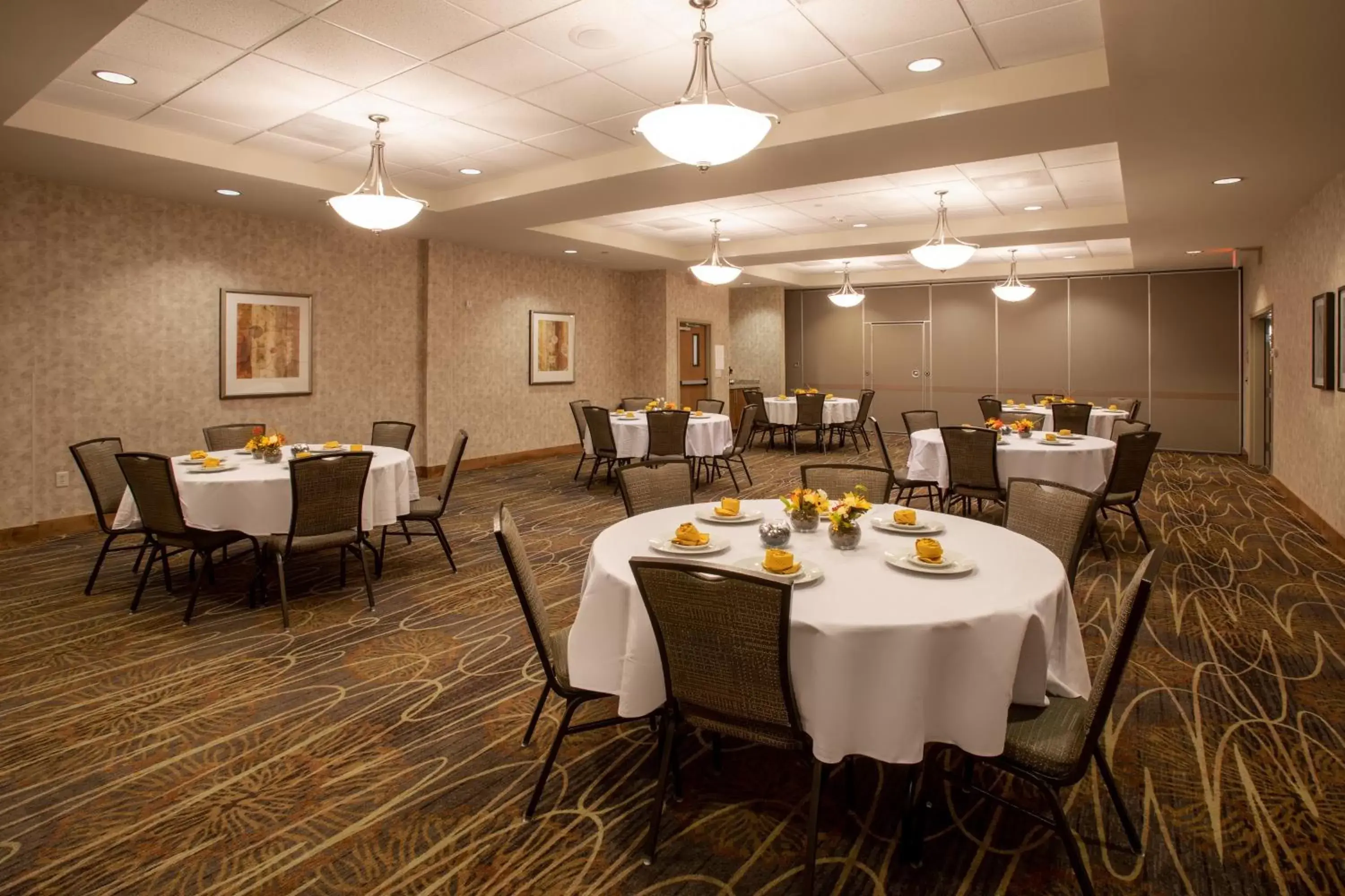 Meeting/conference room, Restaurant/Places to Eat in Holiday Inn Laramie, an IHG Hotel