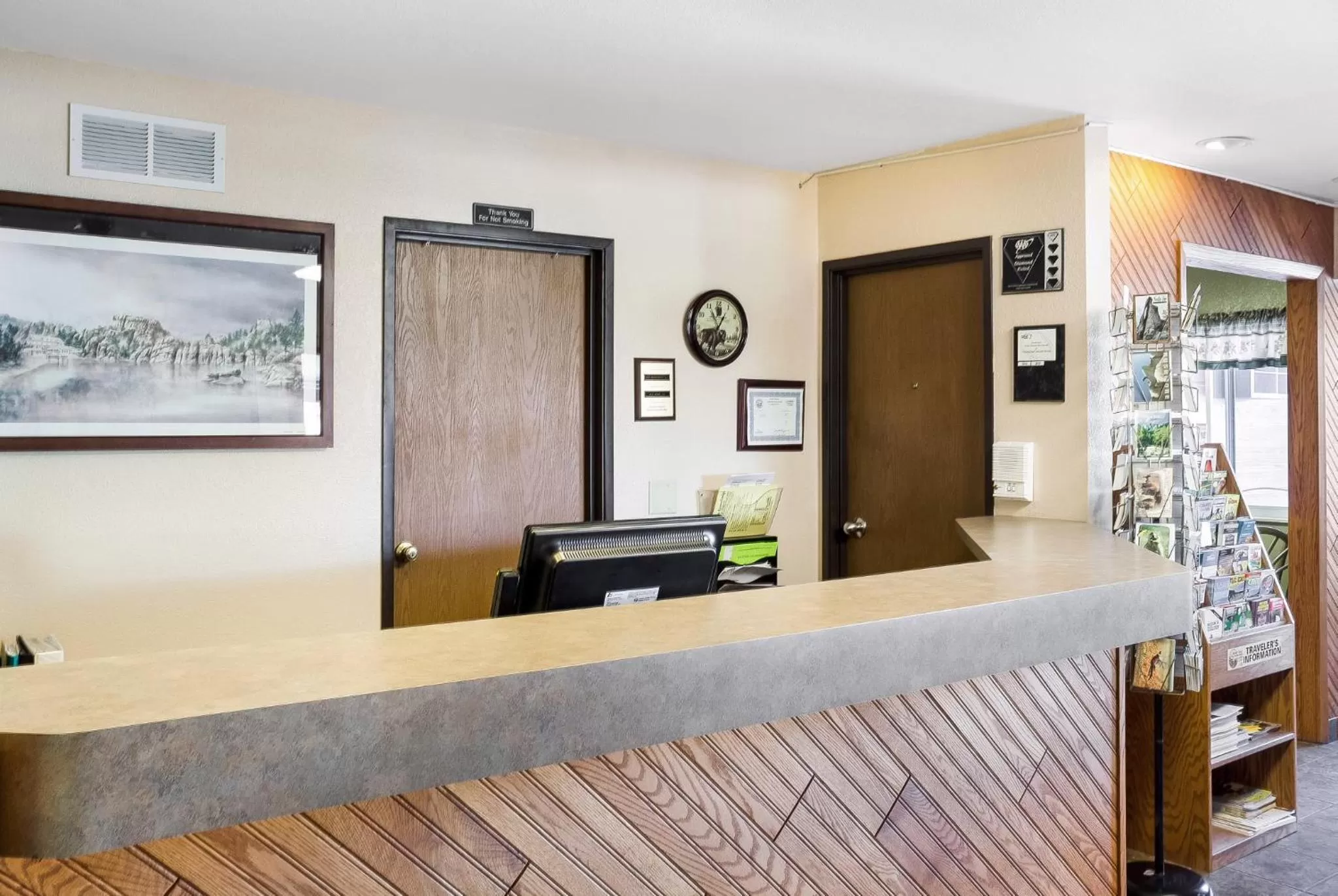 Lobby or reception in Econo Lodge, Downtown Custer Near Custer State Park and Mt Rushmore