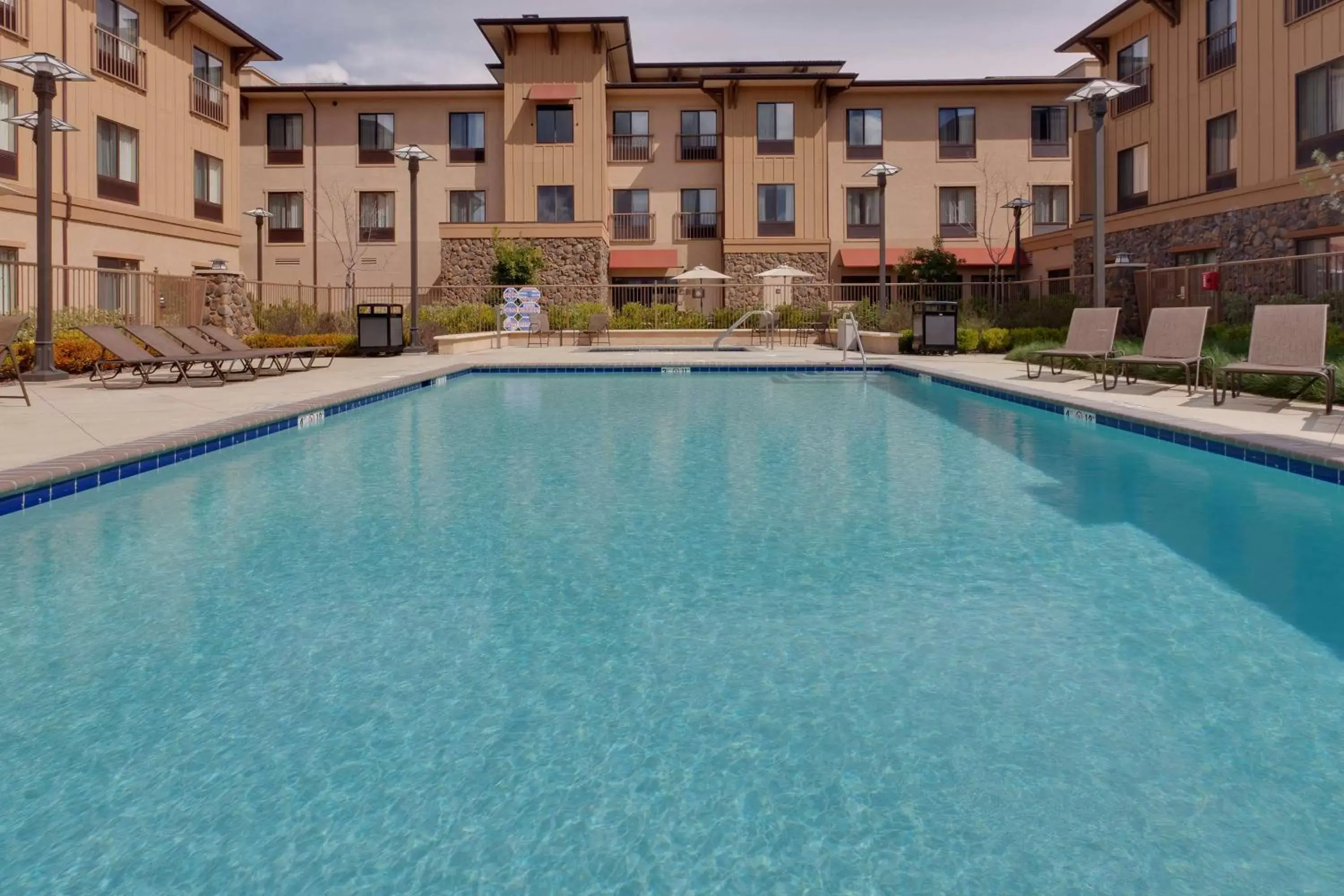 Pool view, Swimming Pool in Hampton Inn & Suites Windsor-Sonoma Wine Country
