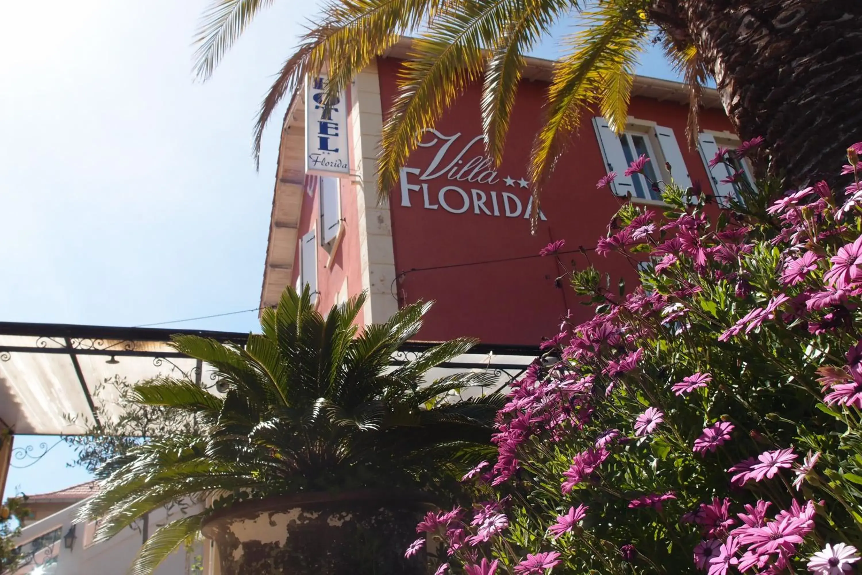 Property Building in Hotel La Villa Florida