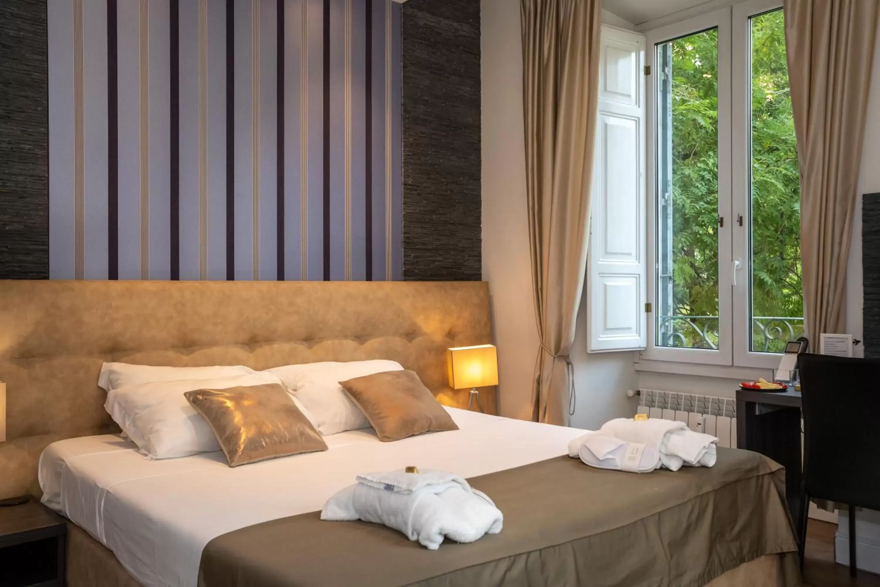 Garden, Bed in Vatican Suites - The Luxury Leading Accommodation in Rome