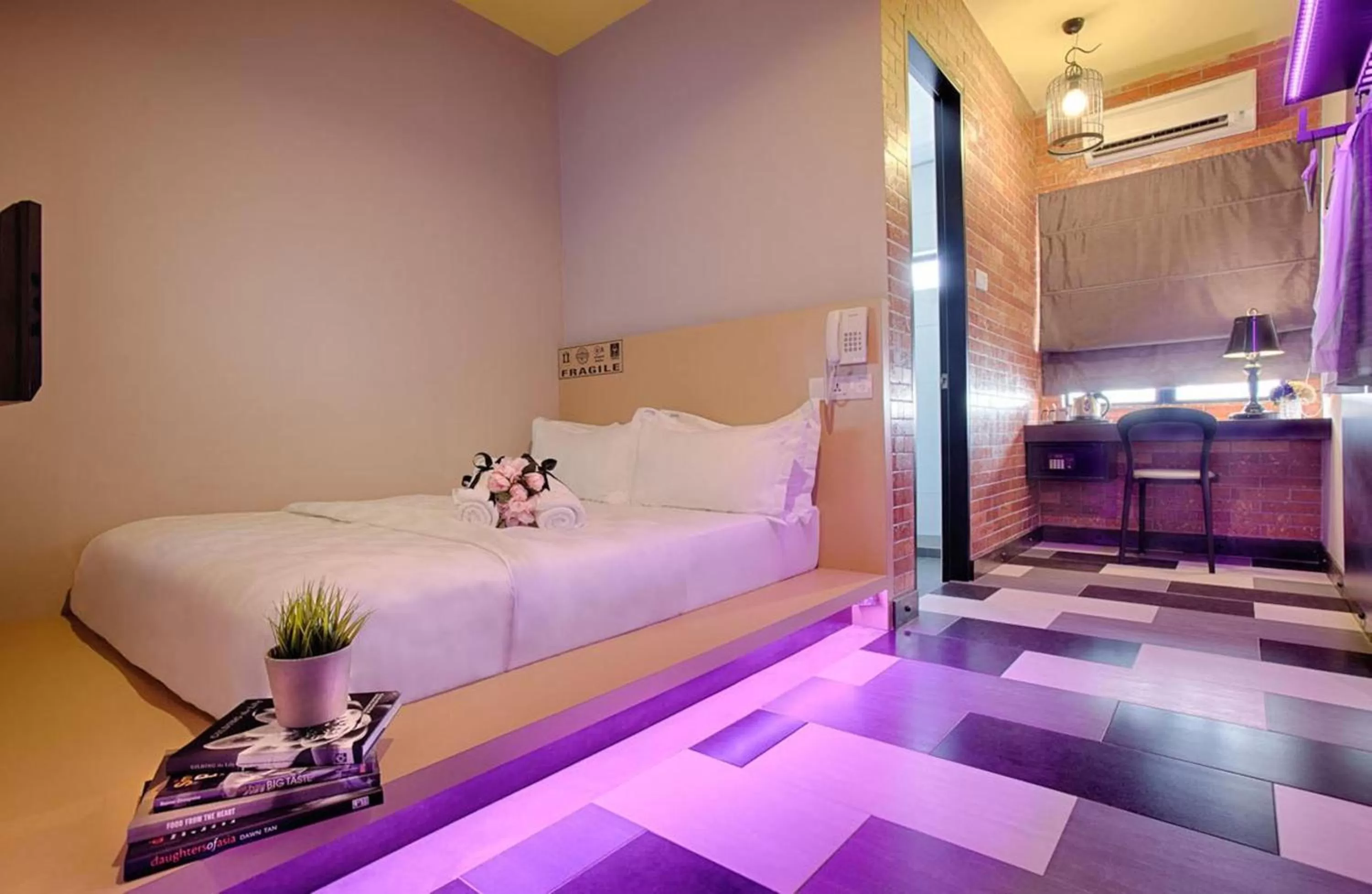 On site, Bed in the youniQ Hotel, Kuala Lumpur International Airport