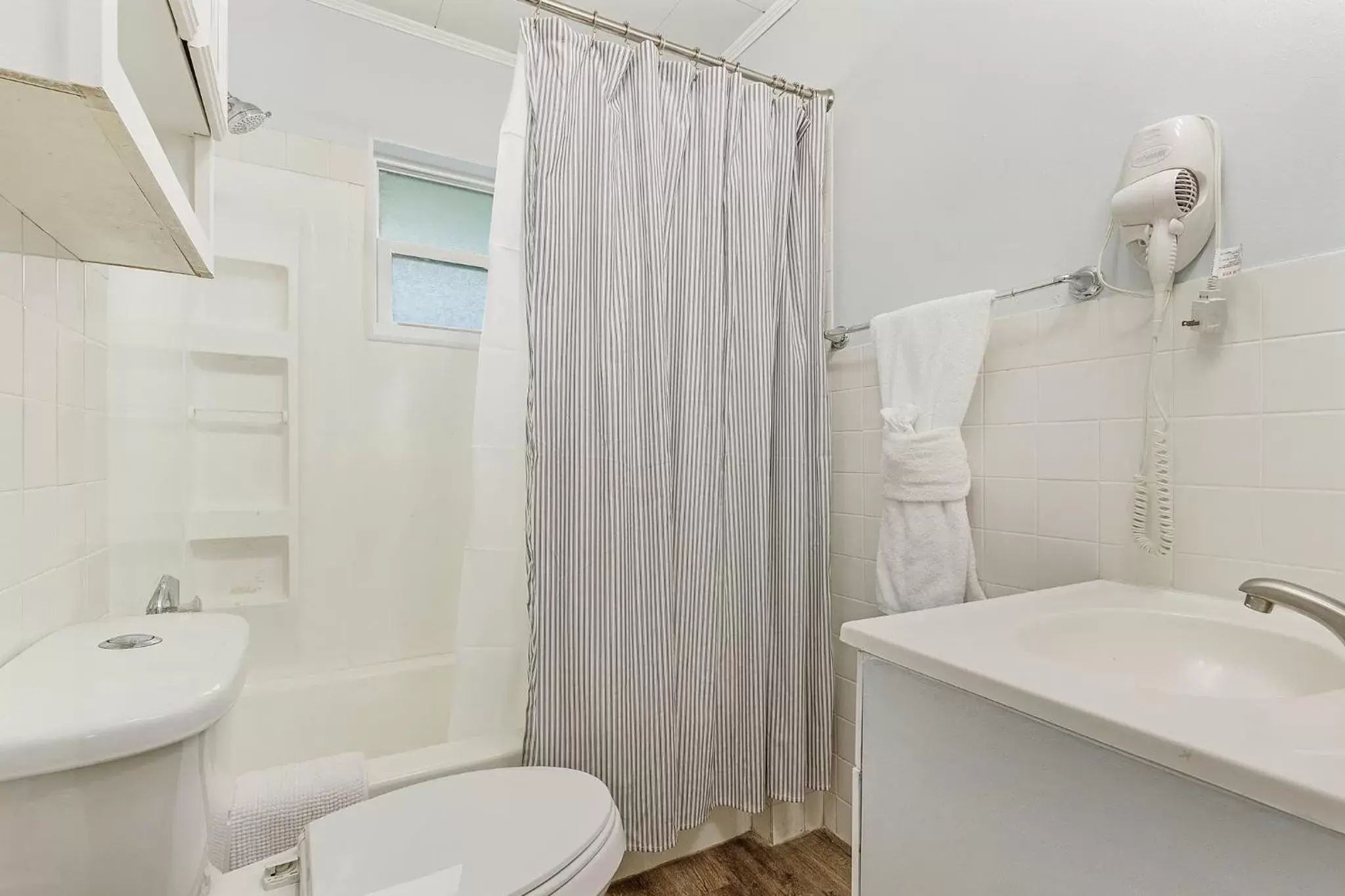 Shower, Bathroom in Matlacha on Shoreview