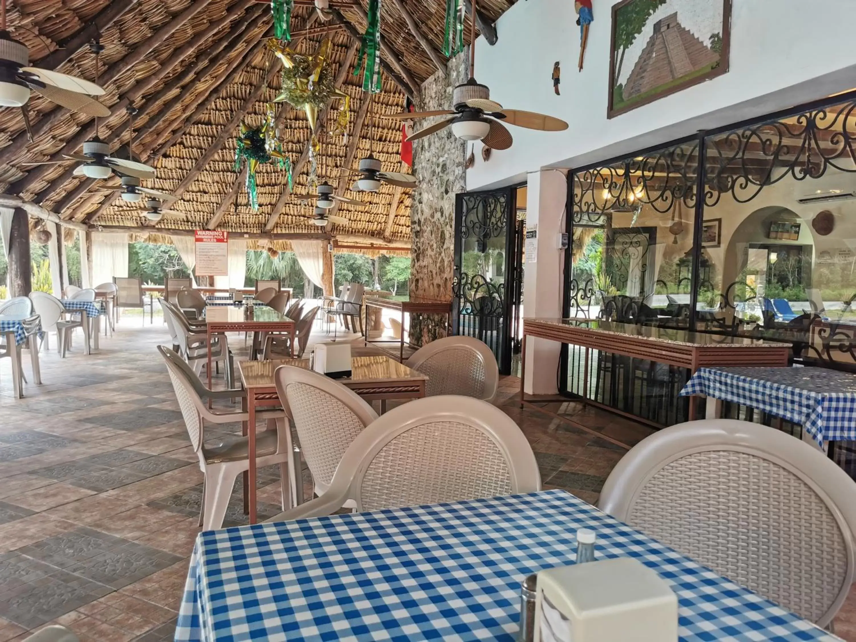 Patio, Restaurant/Places to Eat in Hotel Doralba Inn Chichen