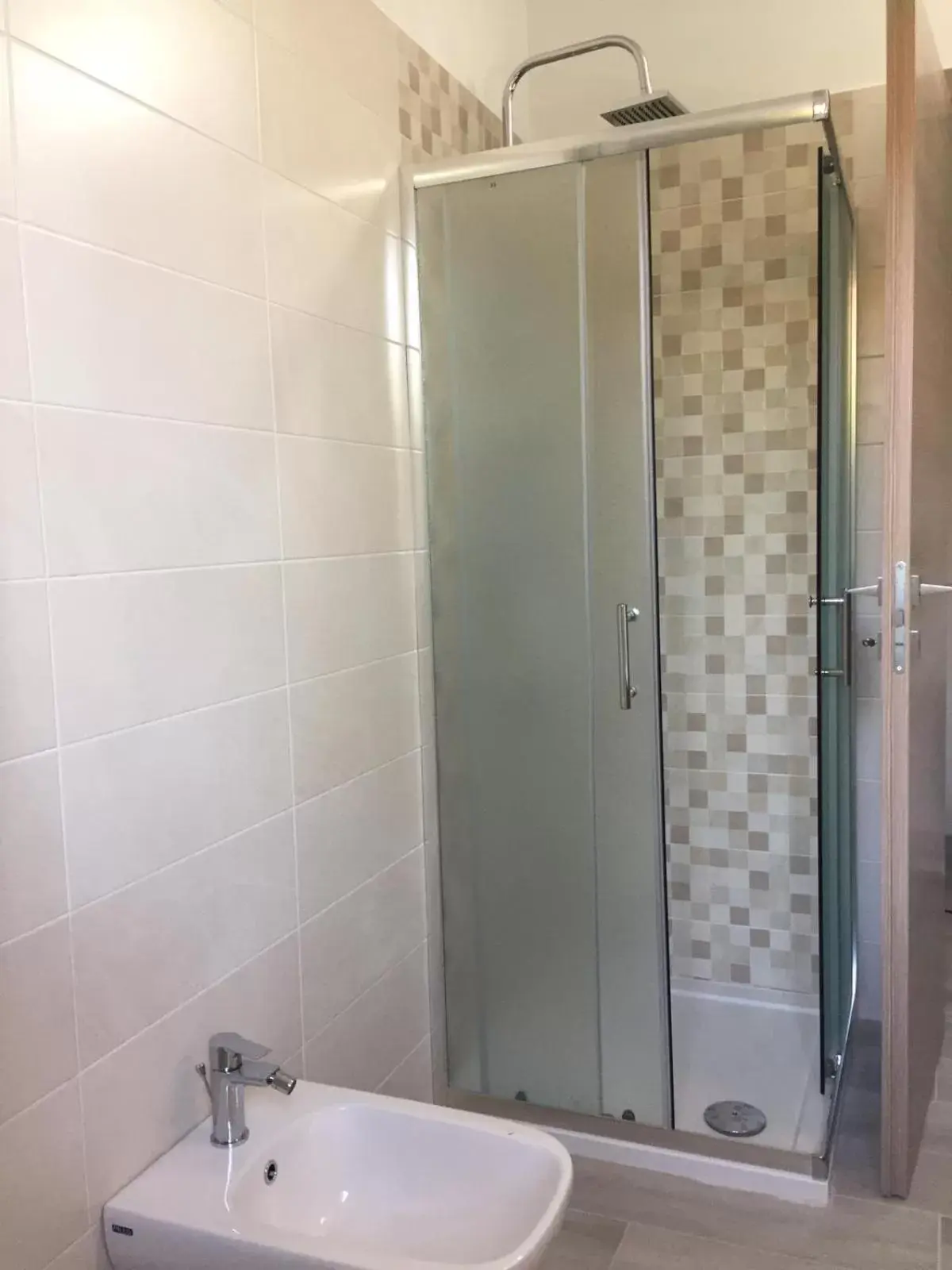 Shower, Bathroom in Musa B&B