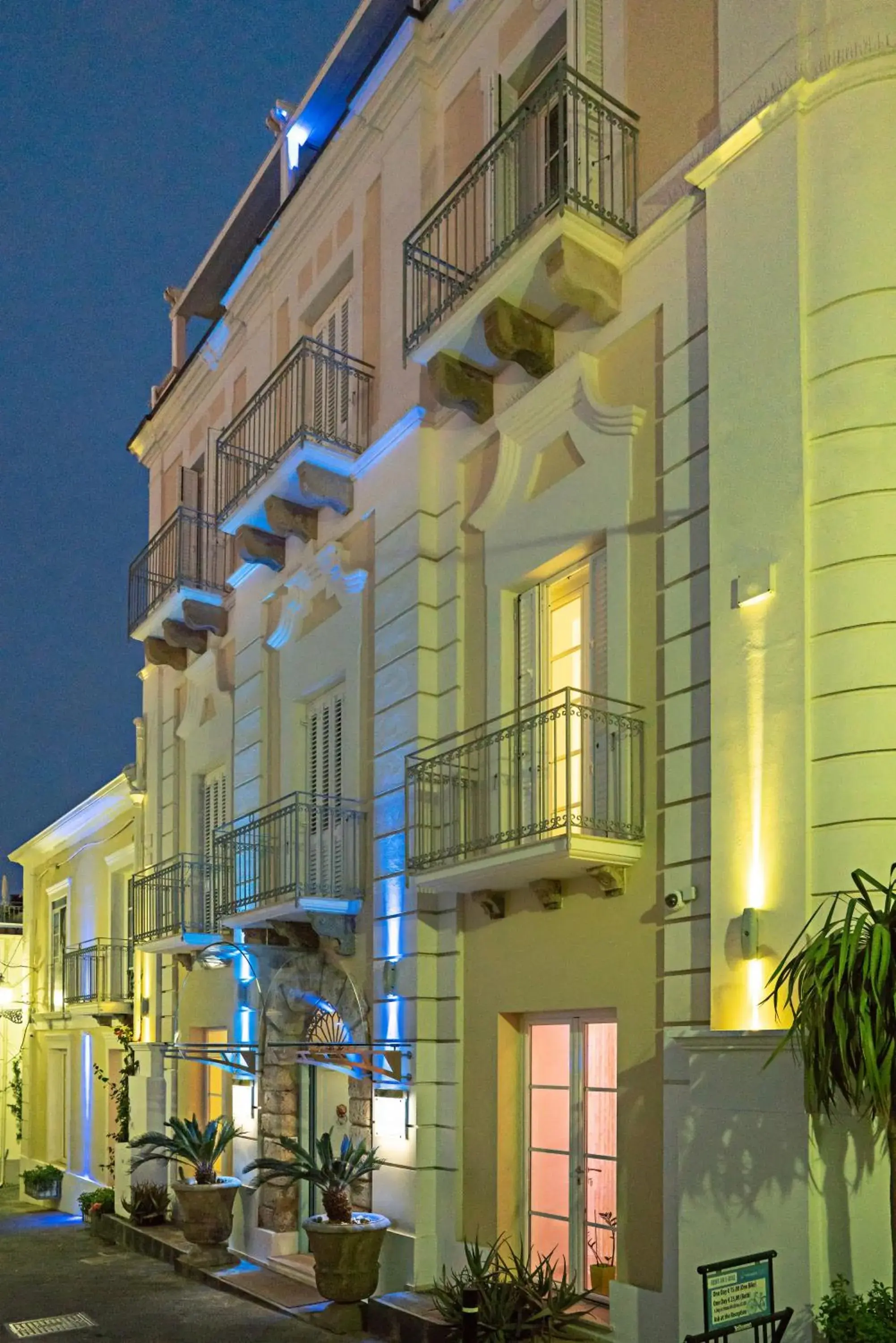 Facade/entrance in Piccolo Grand Hotel Facade/entrance in Piccolo Grand Hotel