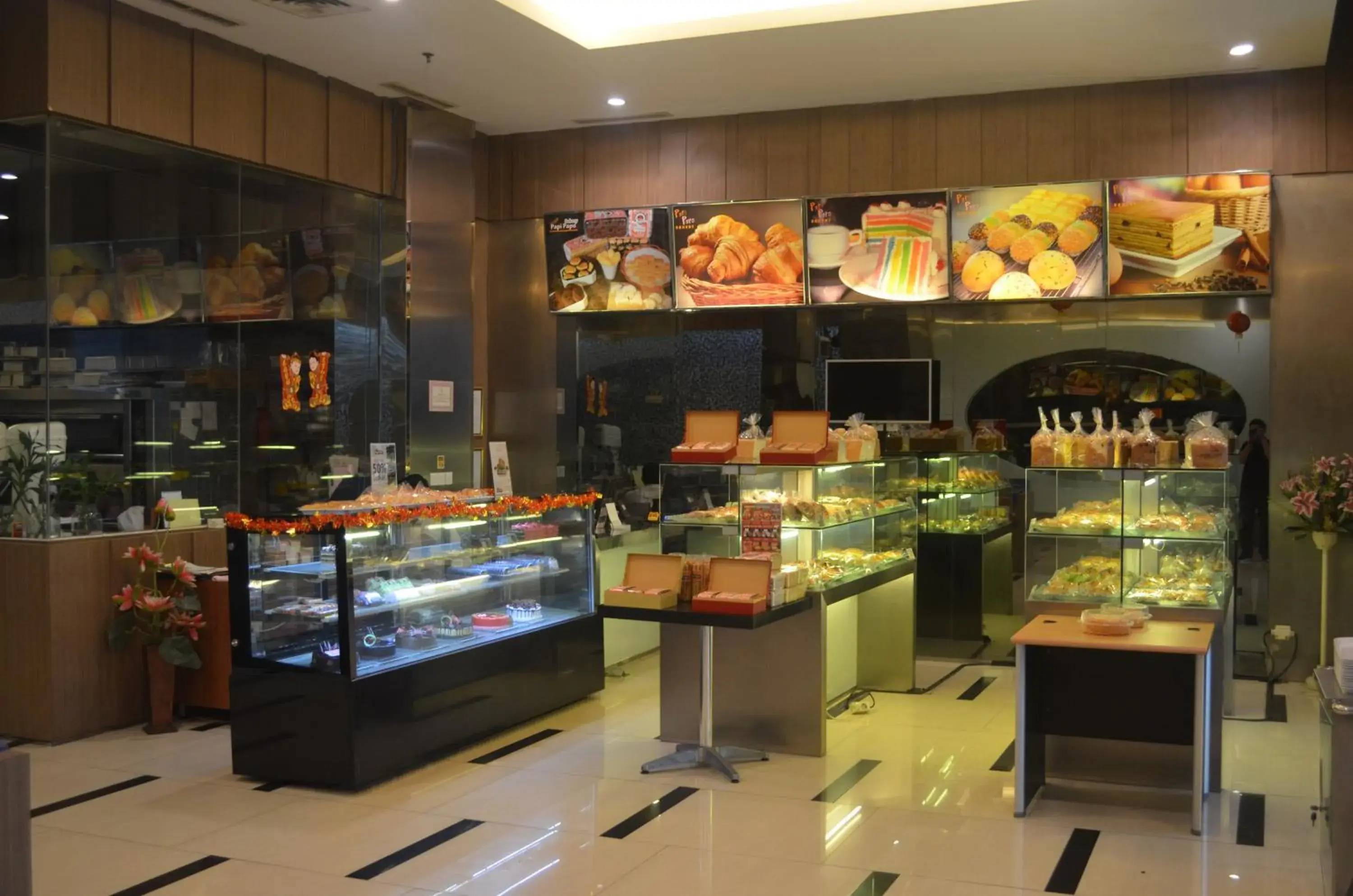 Supermarket/Shops in Nite & Day Jakarta - Bandengan