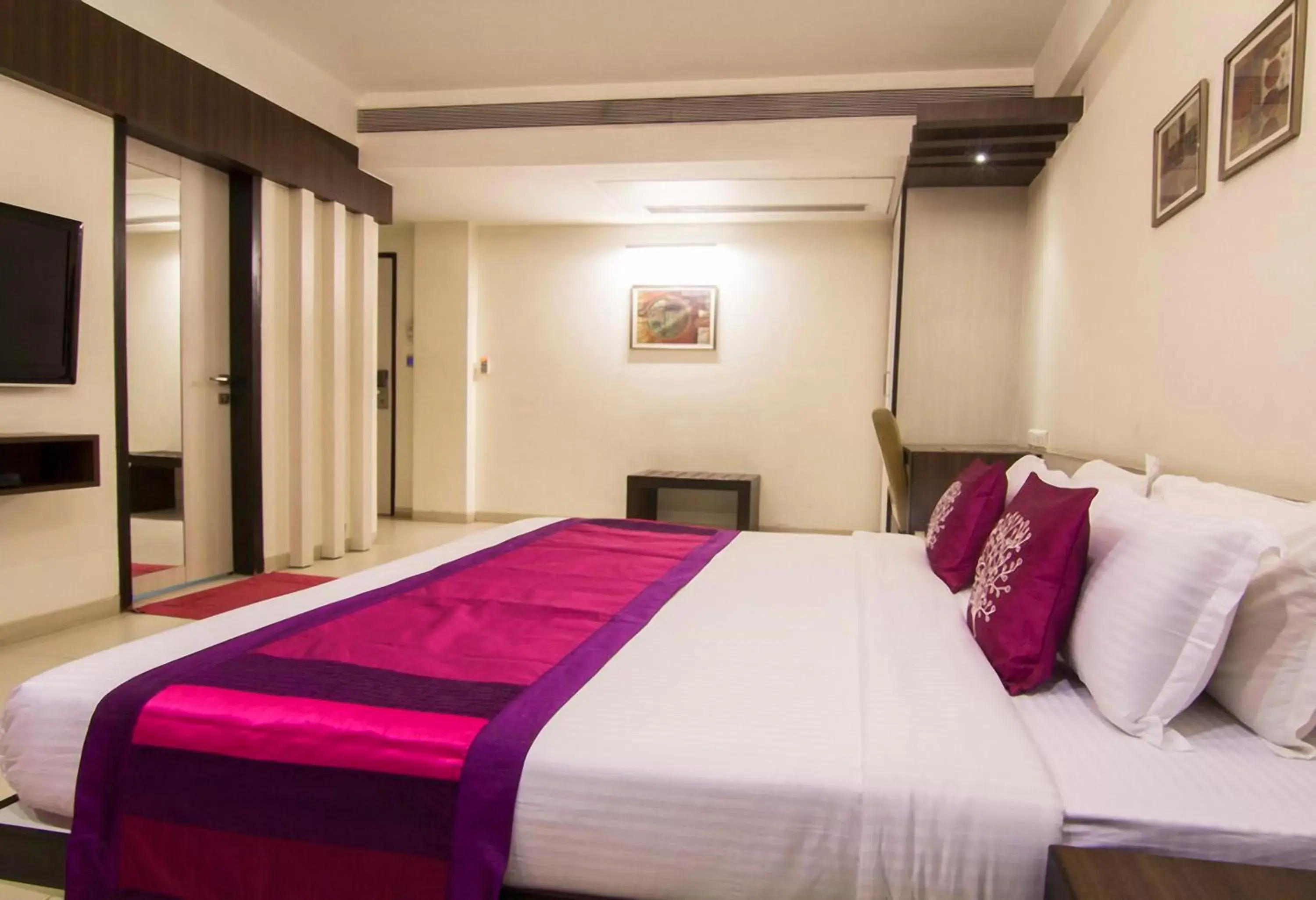 Photo of the whole room, Bed in The Roa Hotel Photo of the whole room, Bed in The Roa Hotel