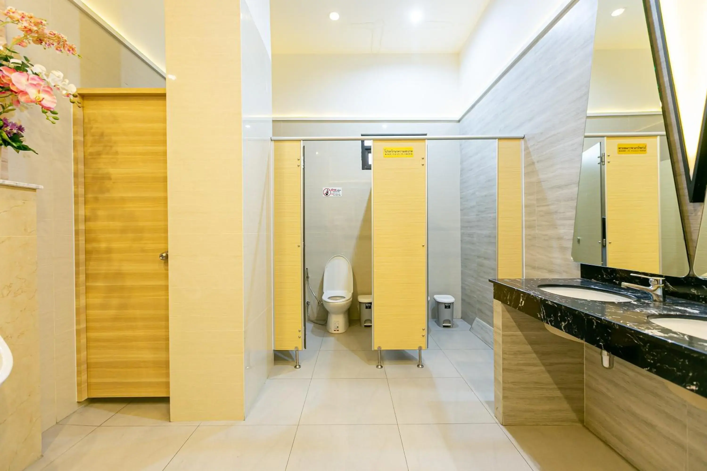 Bathroom in Grand Ratchapruek Hotel