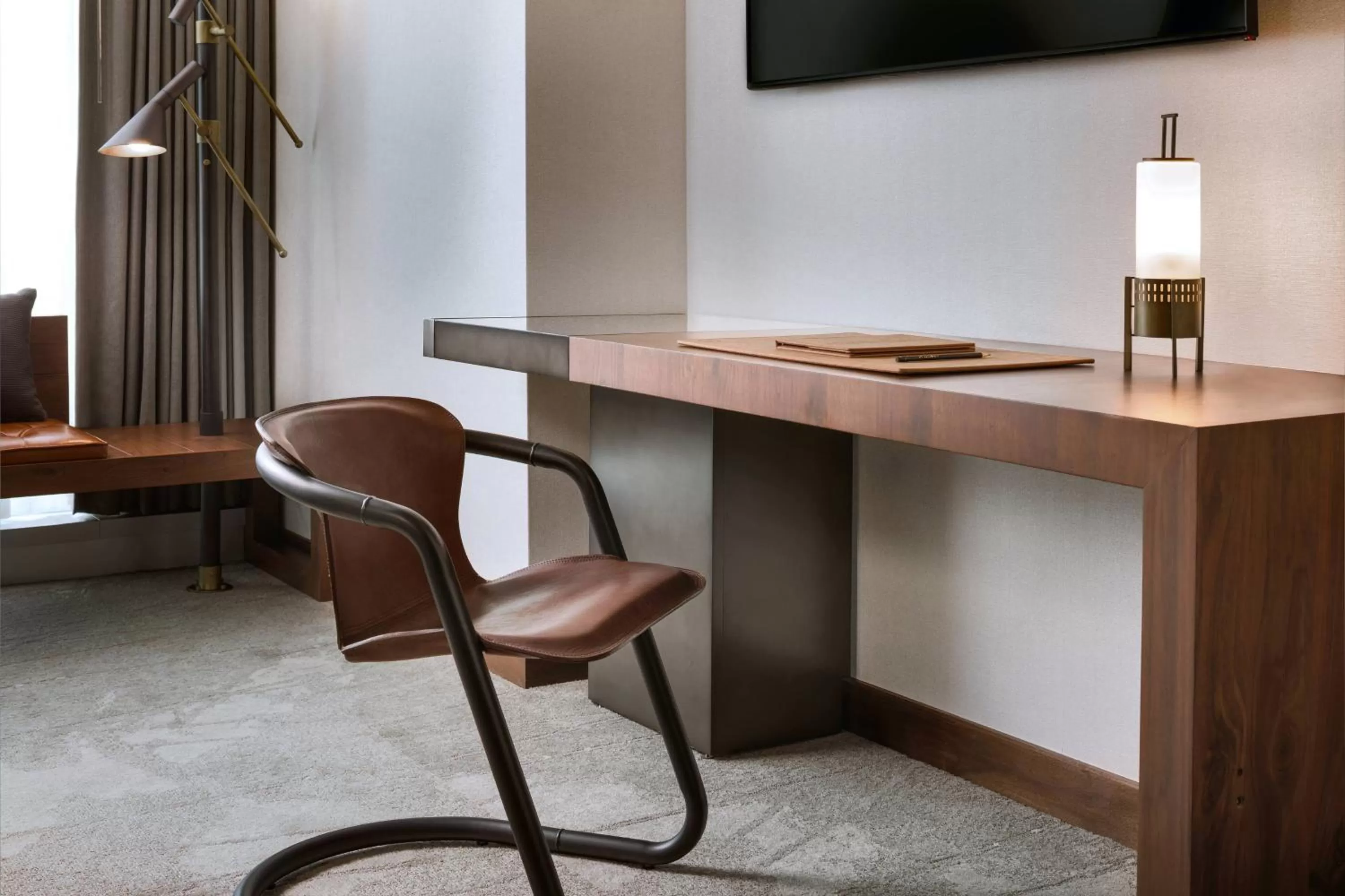 Photo of the whole room in the DOUGLAS, Autograph Collection