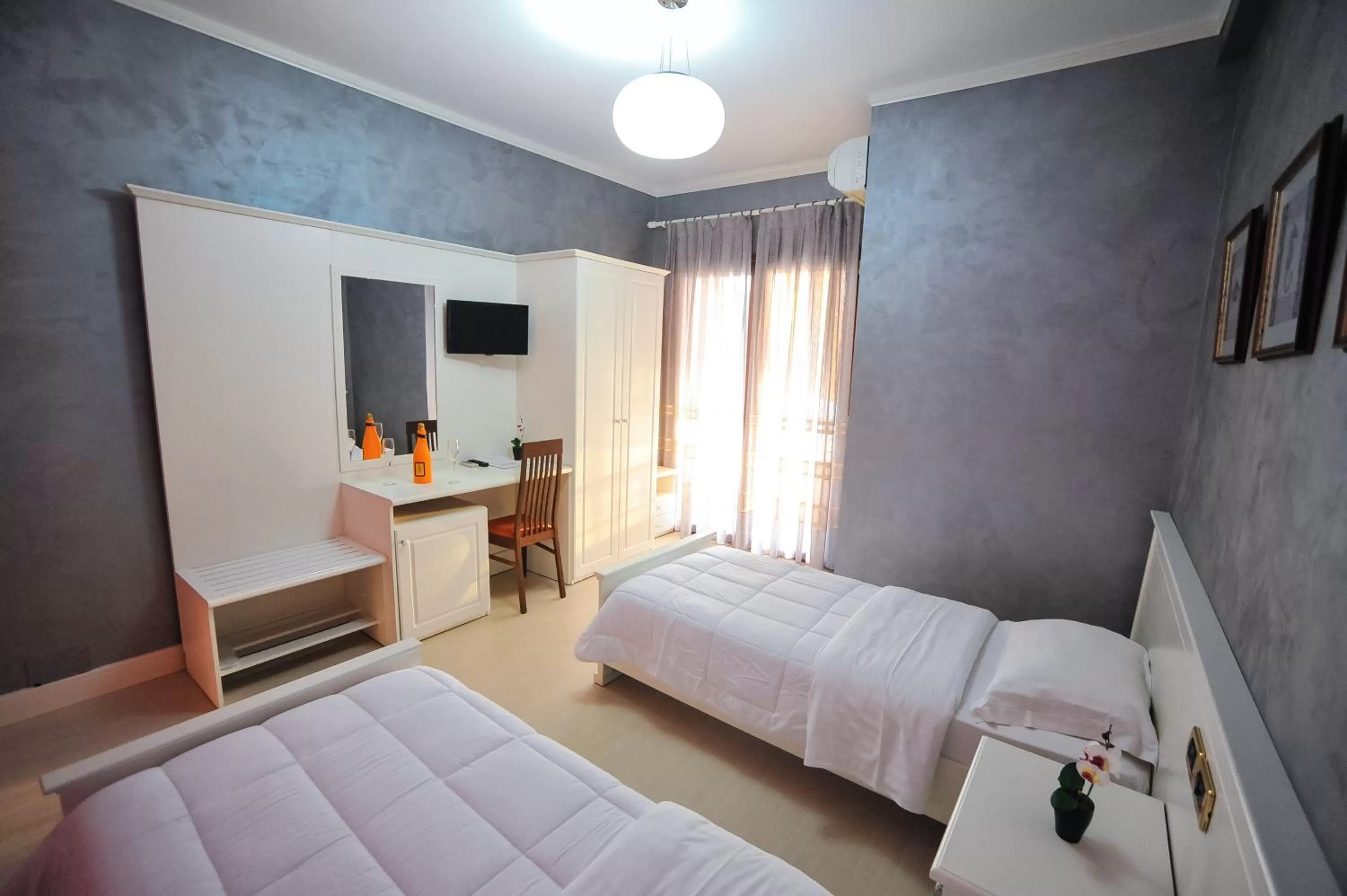 View (from property/room), Bed in Iliria Internacional Hotel