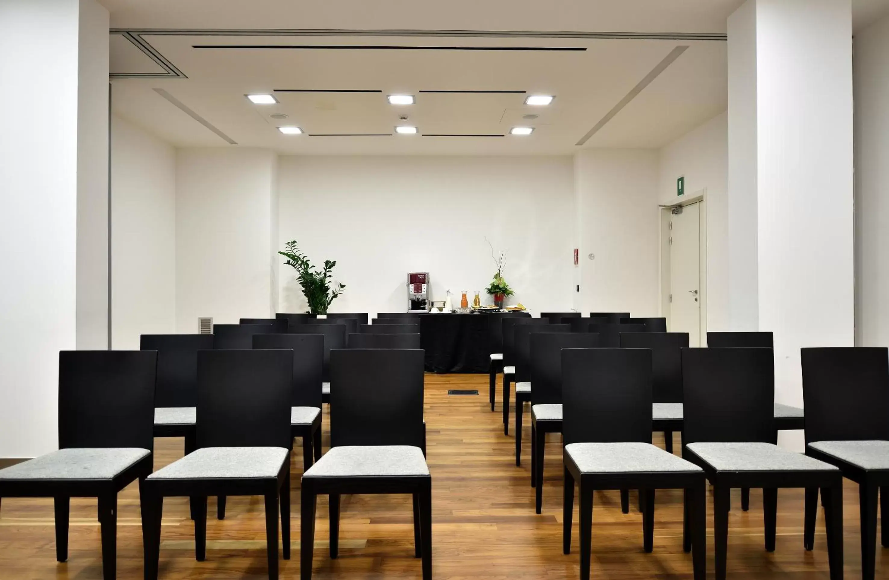 Meeting/conference room, Restaurant/Places to Eat in H2C Hotel Milanofiori