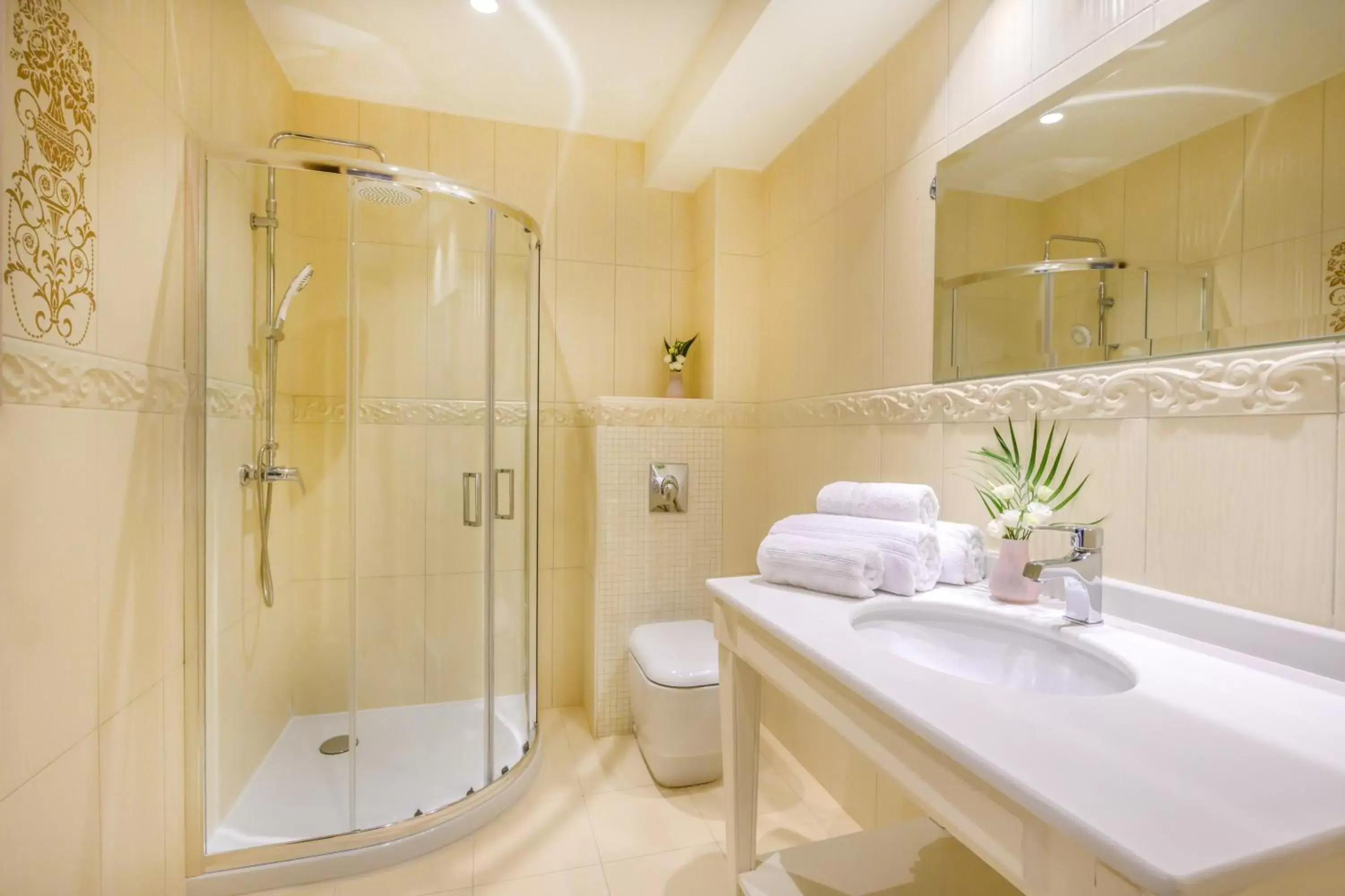 Bathroom in Emerald Suites