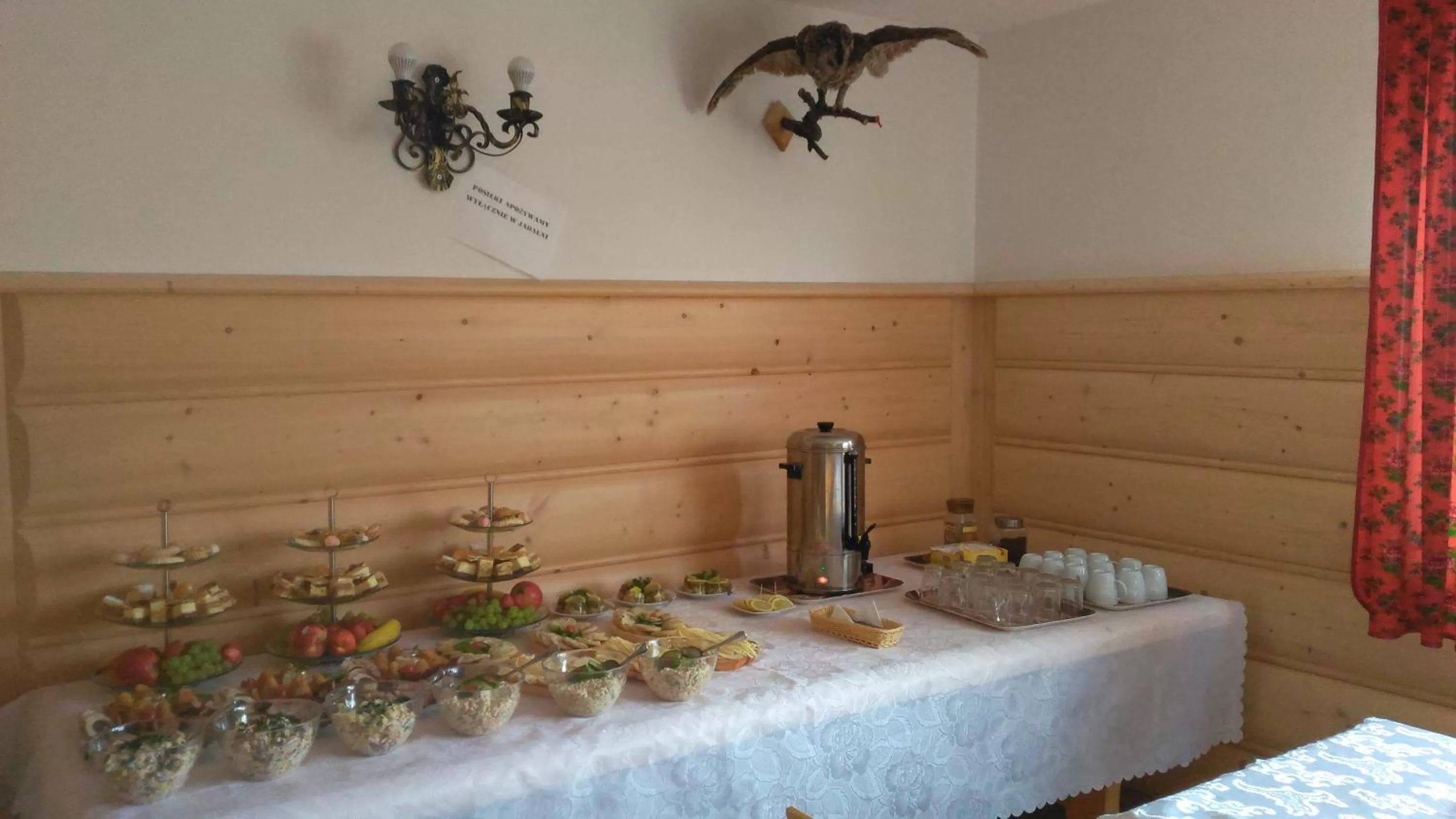 Buffet breakfast in Podhalanski Dworek z Jacuzzi