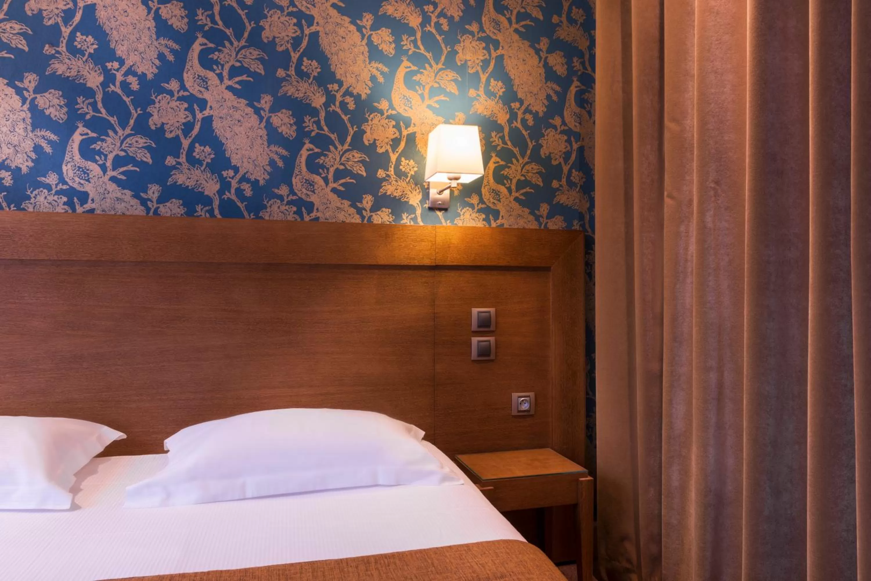 Bed in Hôtel Volney Opéra