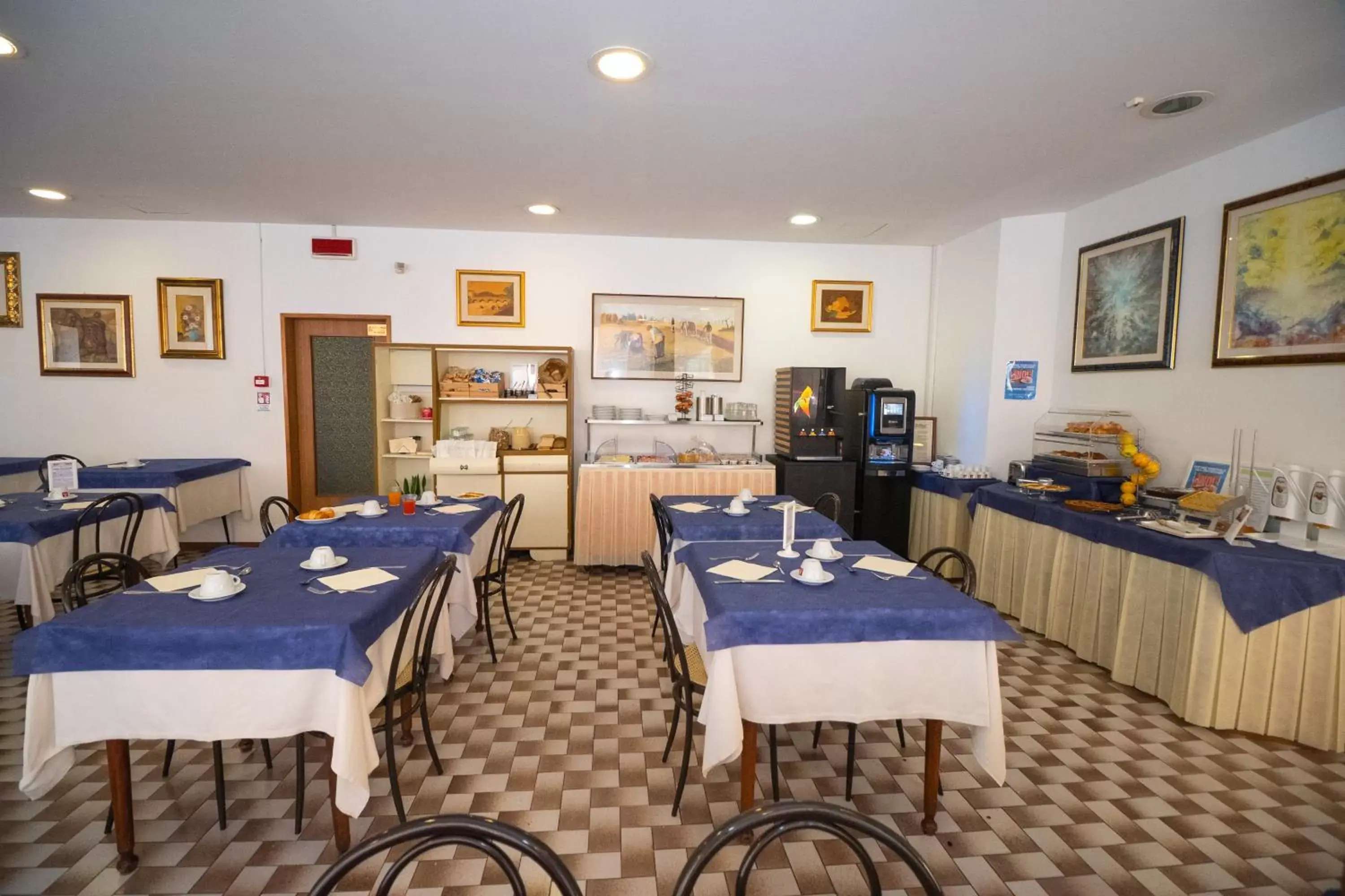 Breakfast, Restaurant/Places to Eat in Hotel Ausonia