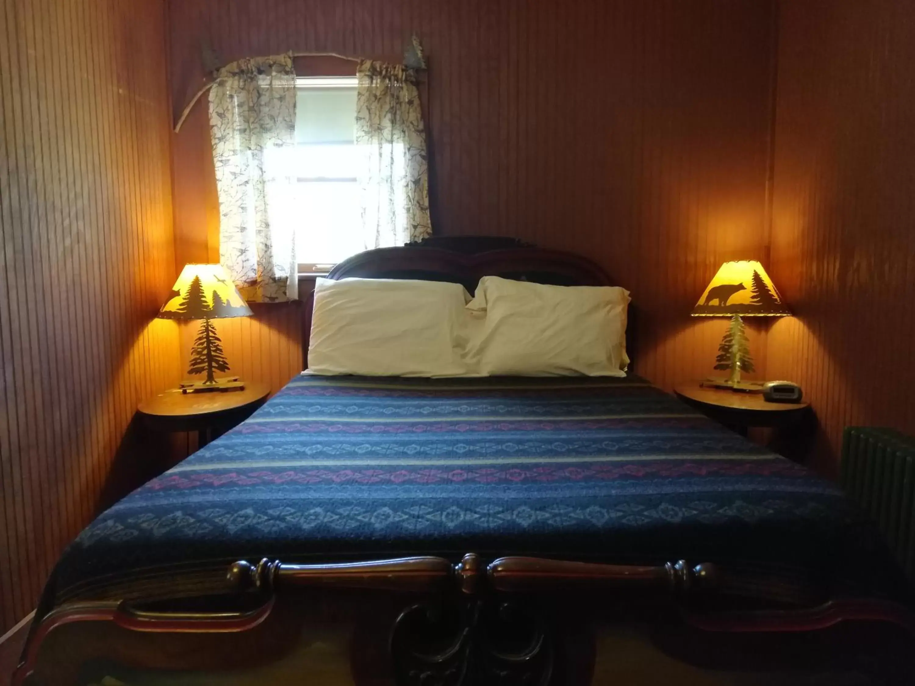 Bed in The Woods Inn