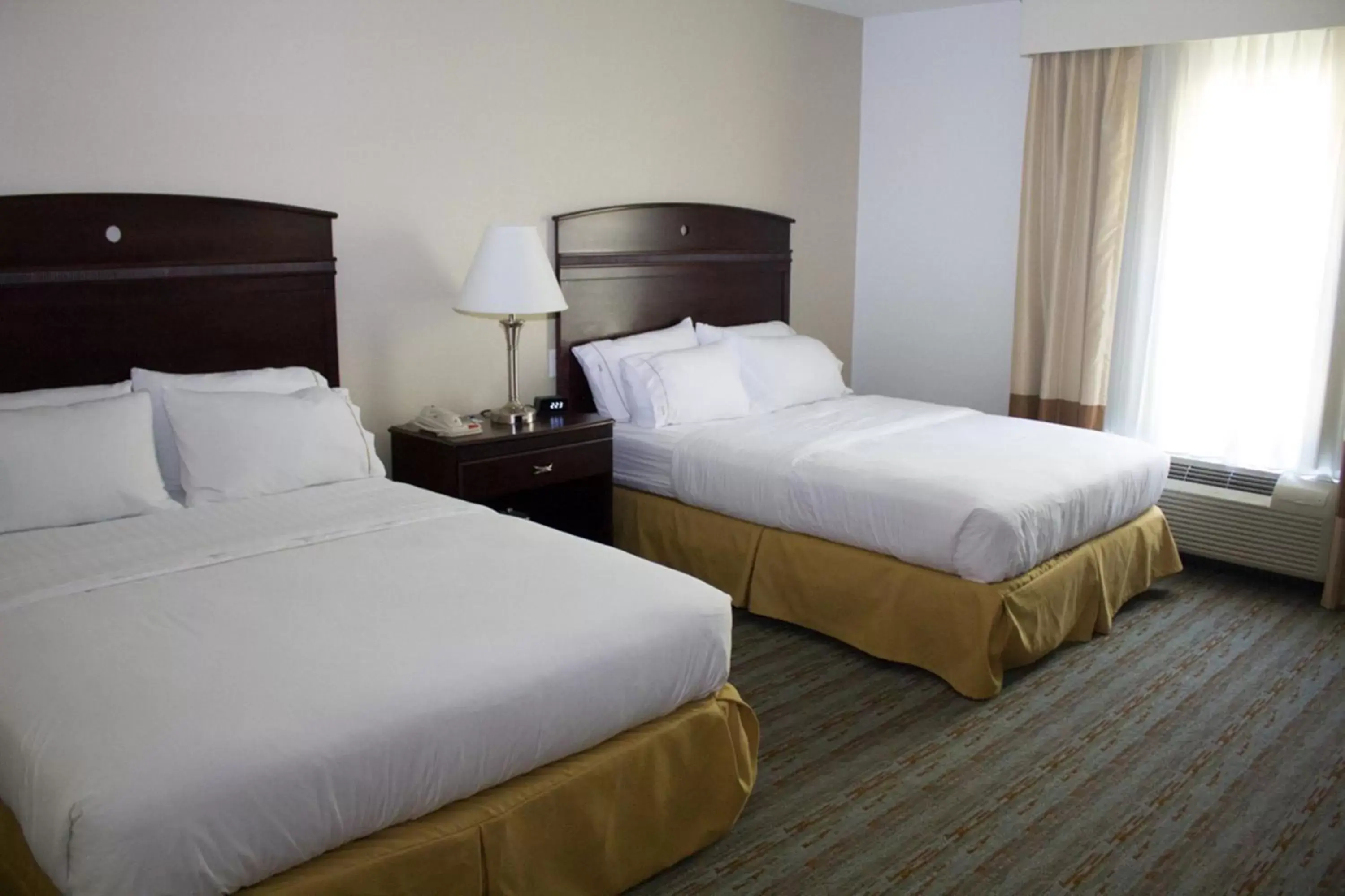 Photo of the whole room, Bed in Holiday Inn Express West Jefferson, an IHG Hotel