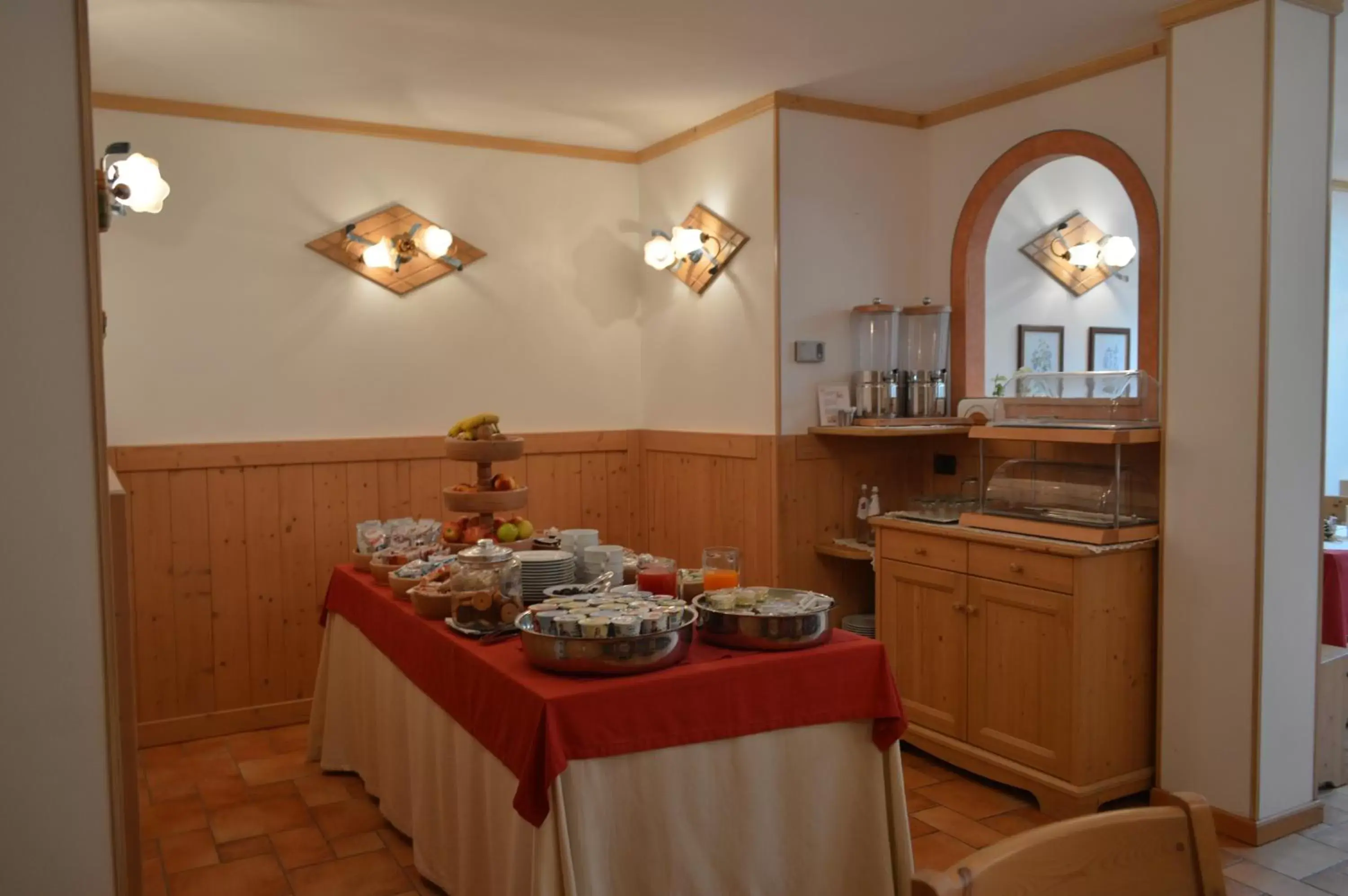 Food and drinks in Hotel Garnì Sant'Antonio con Spa