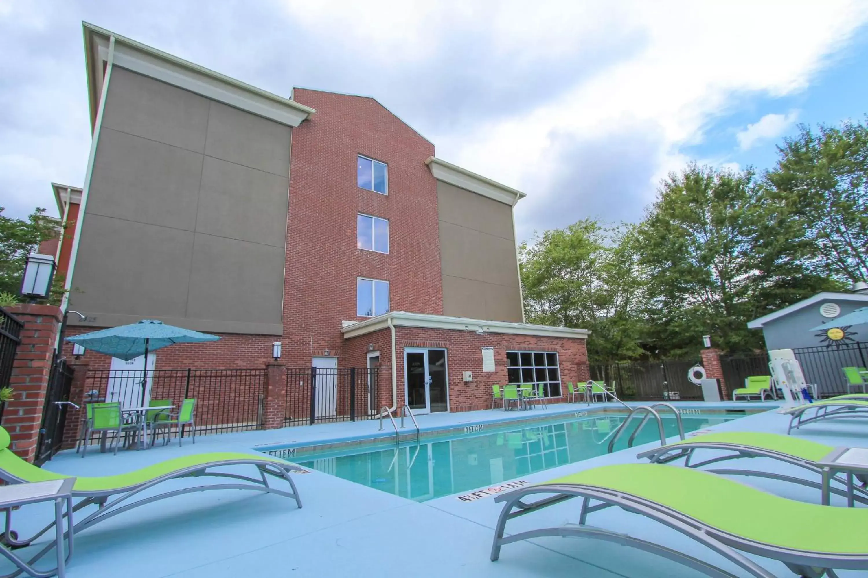 Swimming pool, Property Building in Holiday Inn Express Hotel & Suites Charleston - North, an IHG Hotel