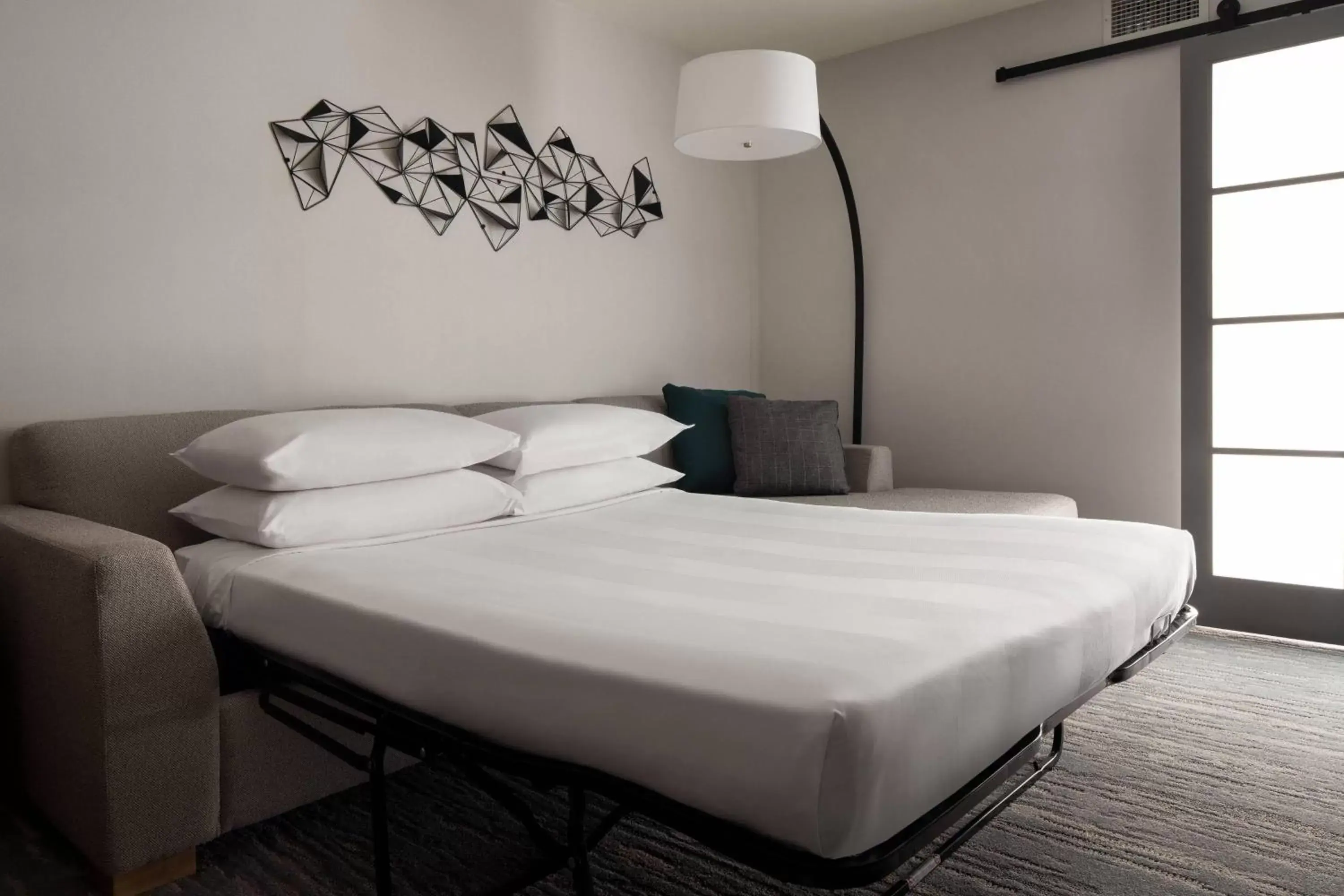 Bedroom, Bed in Vancouver Airport Marriott Hotel