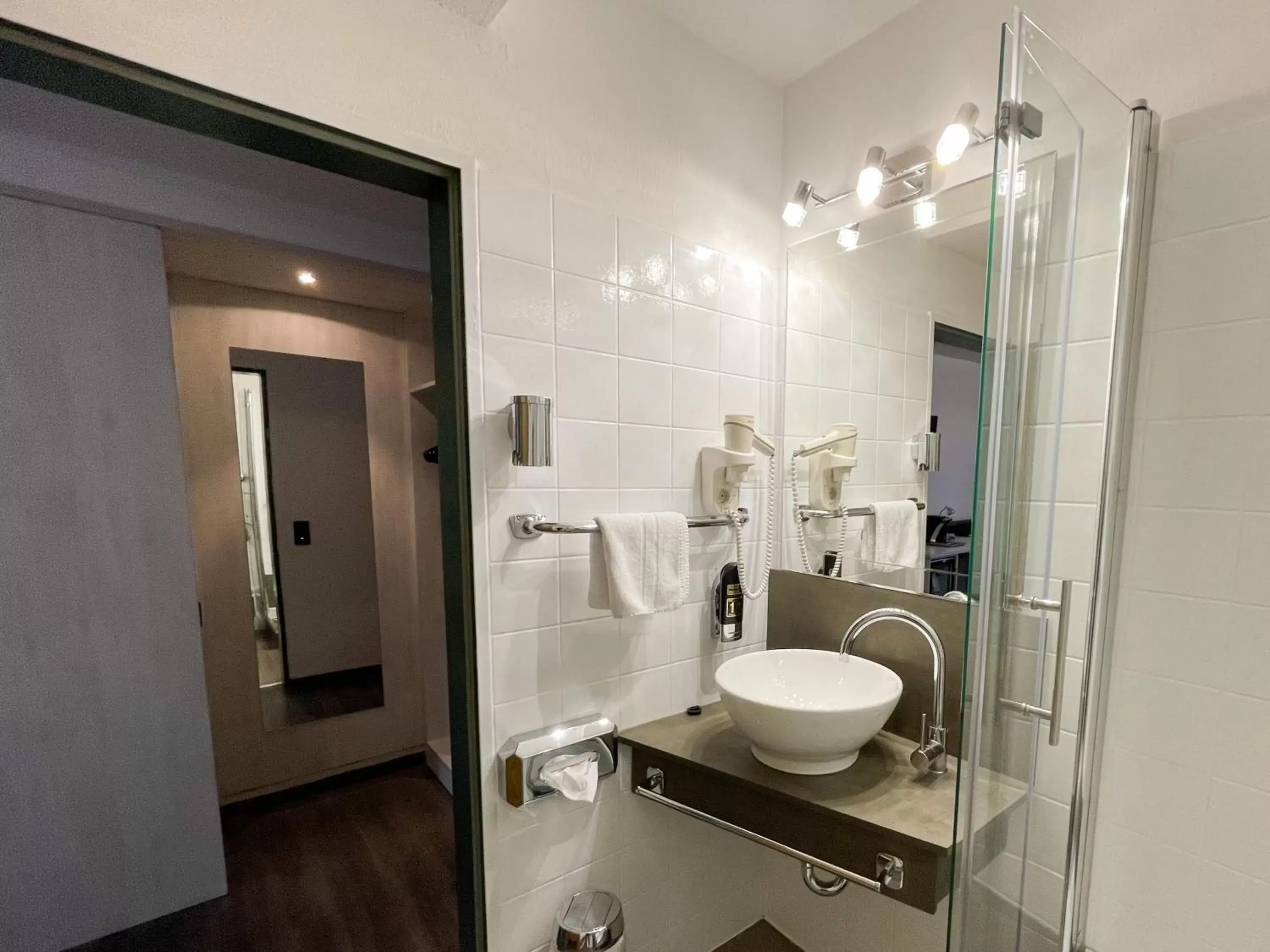 Bathroom in Brenner Hotel