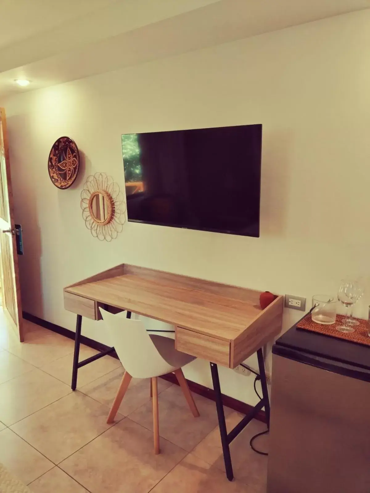 TV and multimedia, TV/Entertainment Center in Hotel Arco Iris