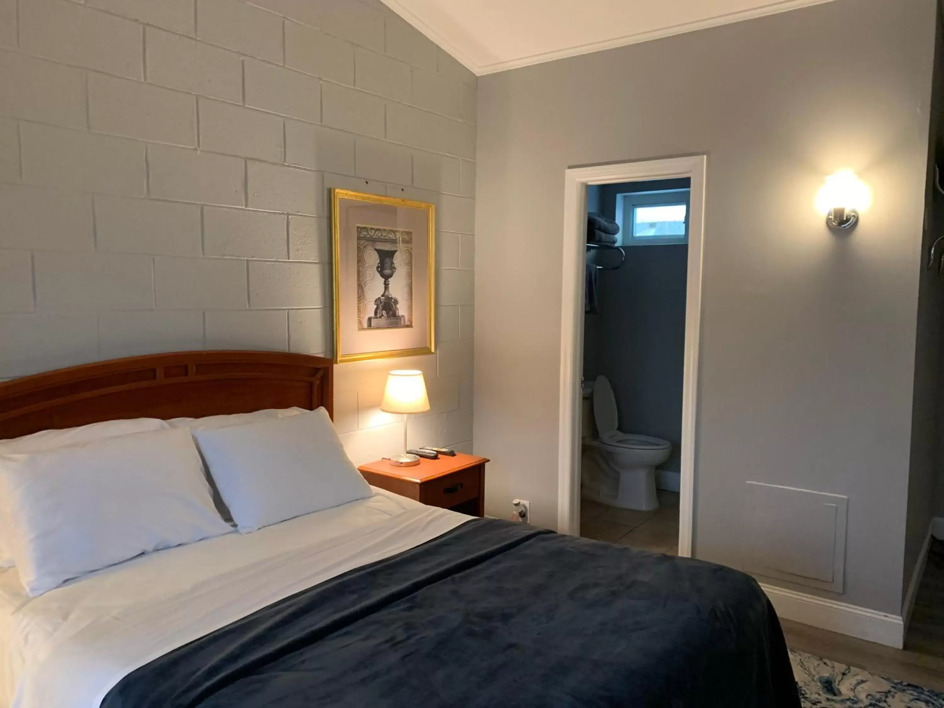 Bed in Hill Top Motel Bed in Hill Top Motel