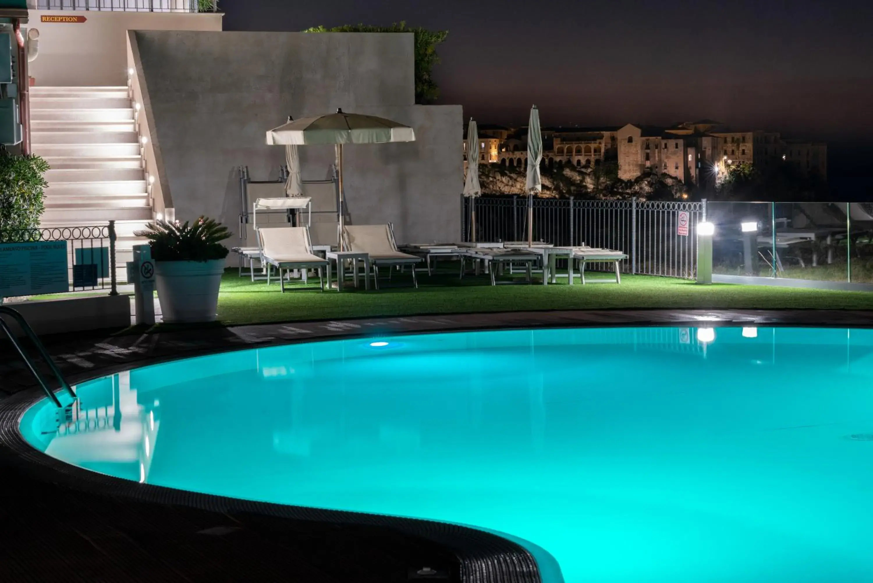 Night, Swimming Pool in Residence New Paradise