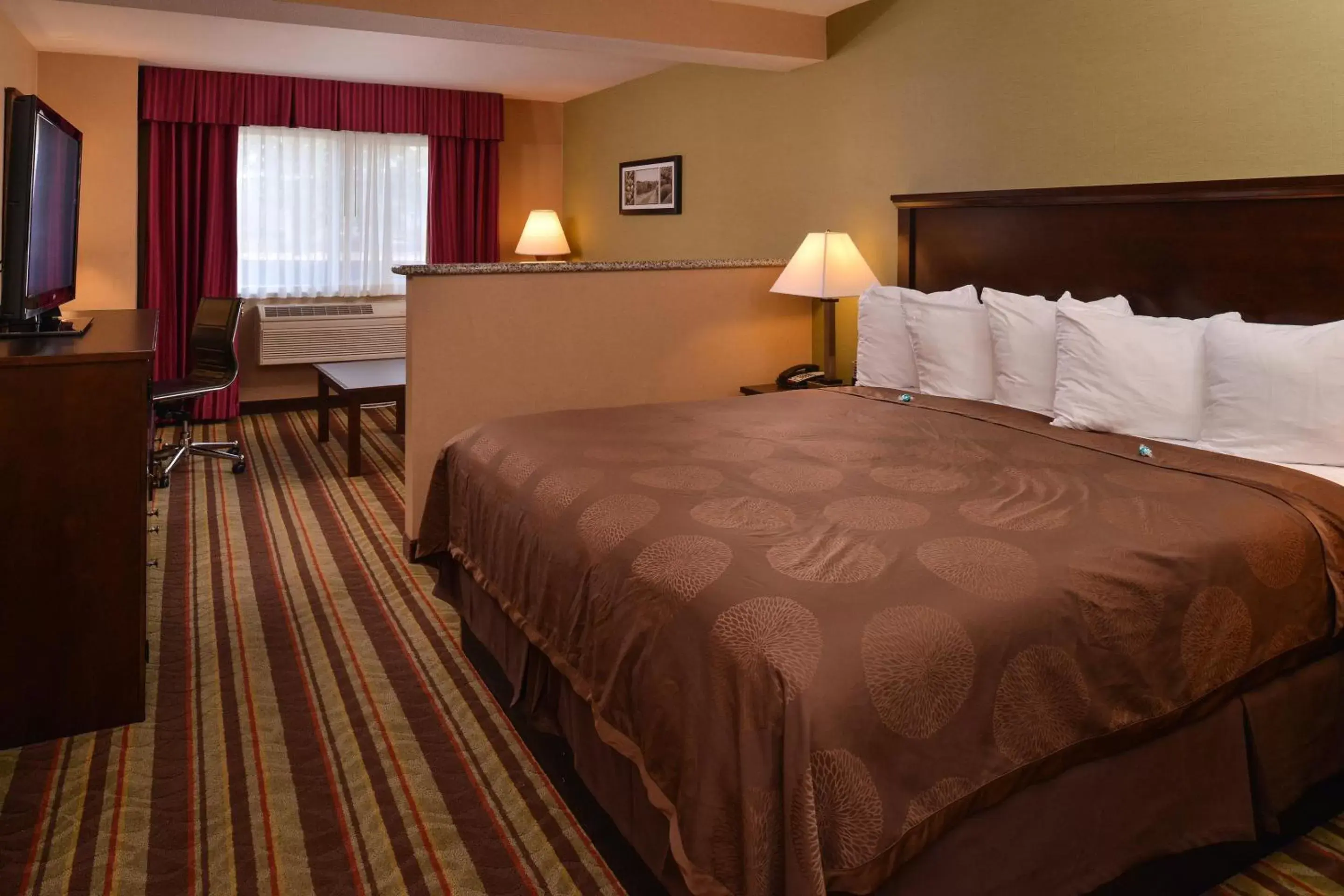 Photo of the whole room, Bed in Best Western Wilsonville Inn & Suites