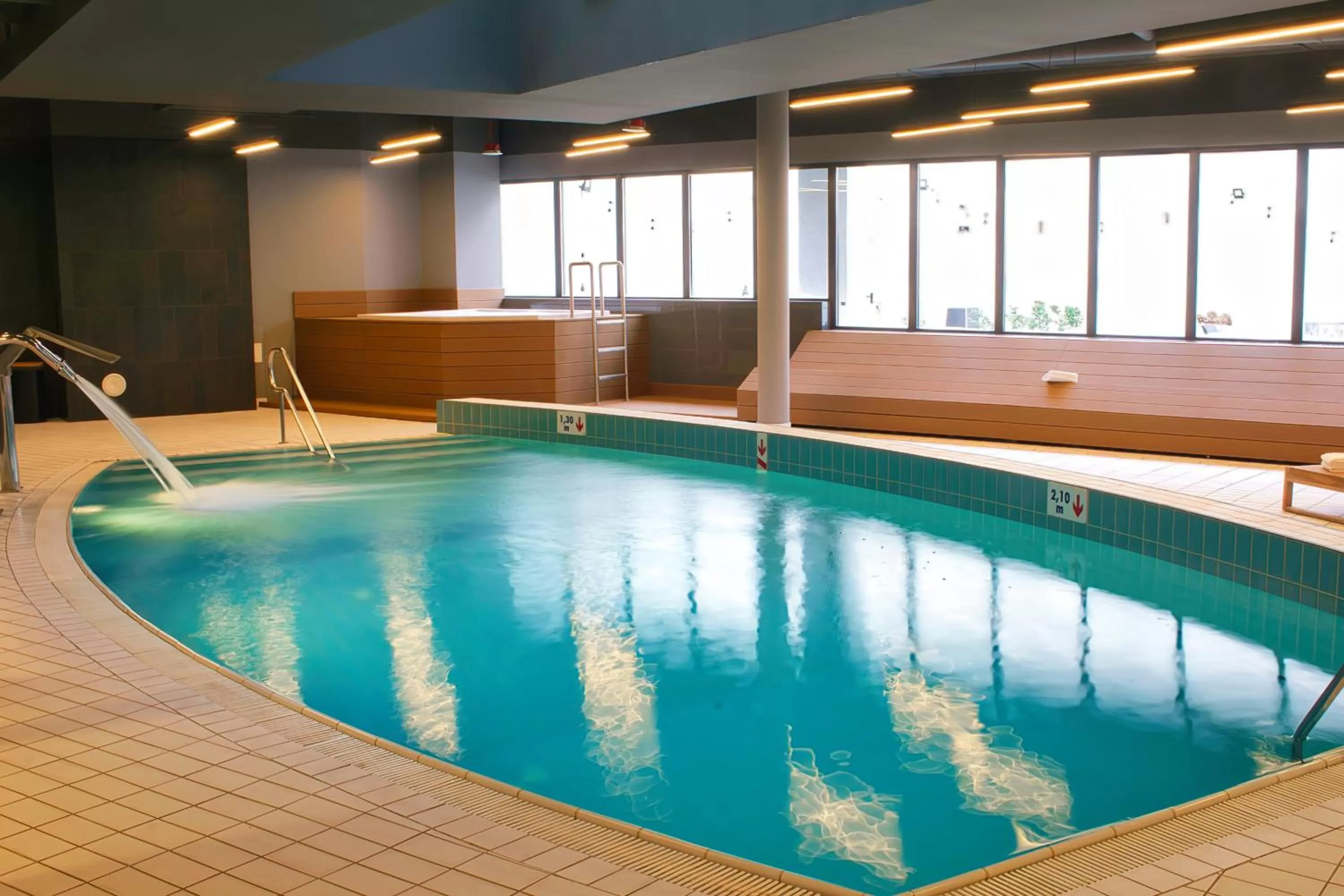Swimming pool in Novotel Szczecin Centrum
