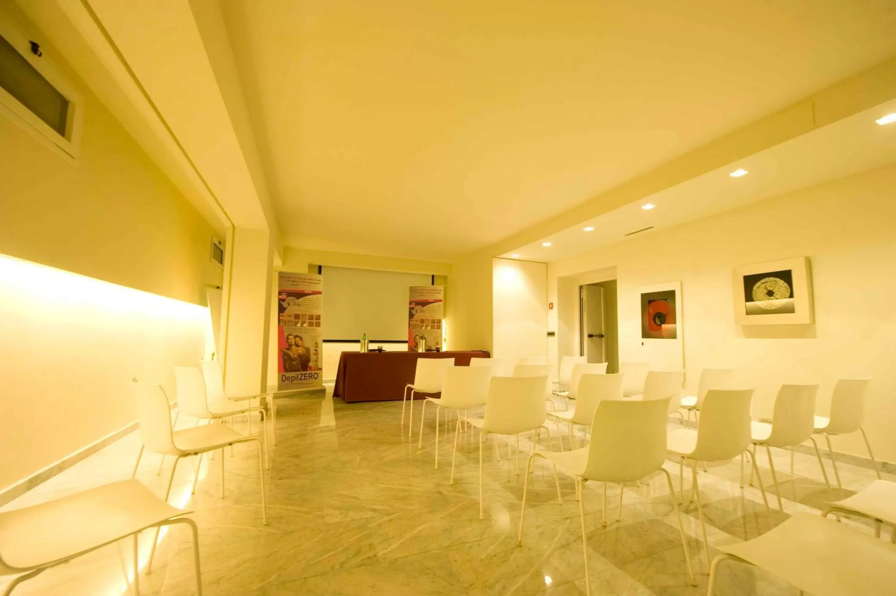 Business facilities in Hotel Romano House