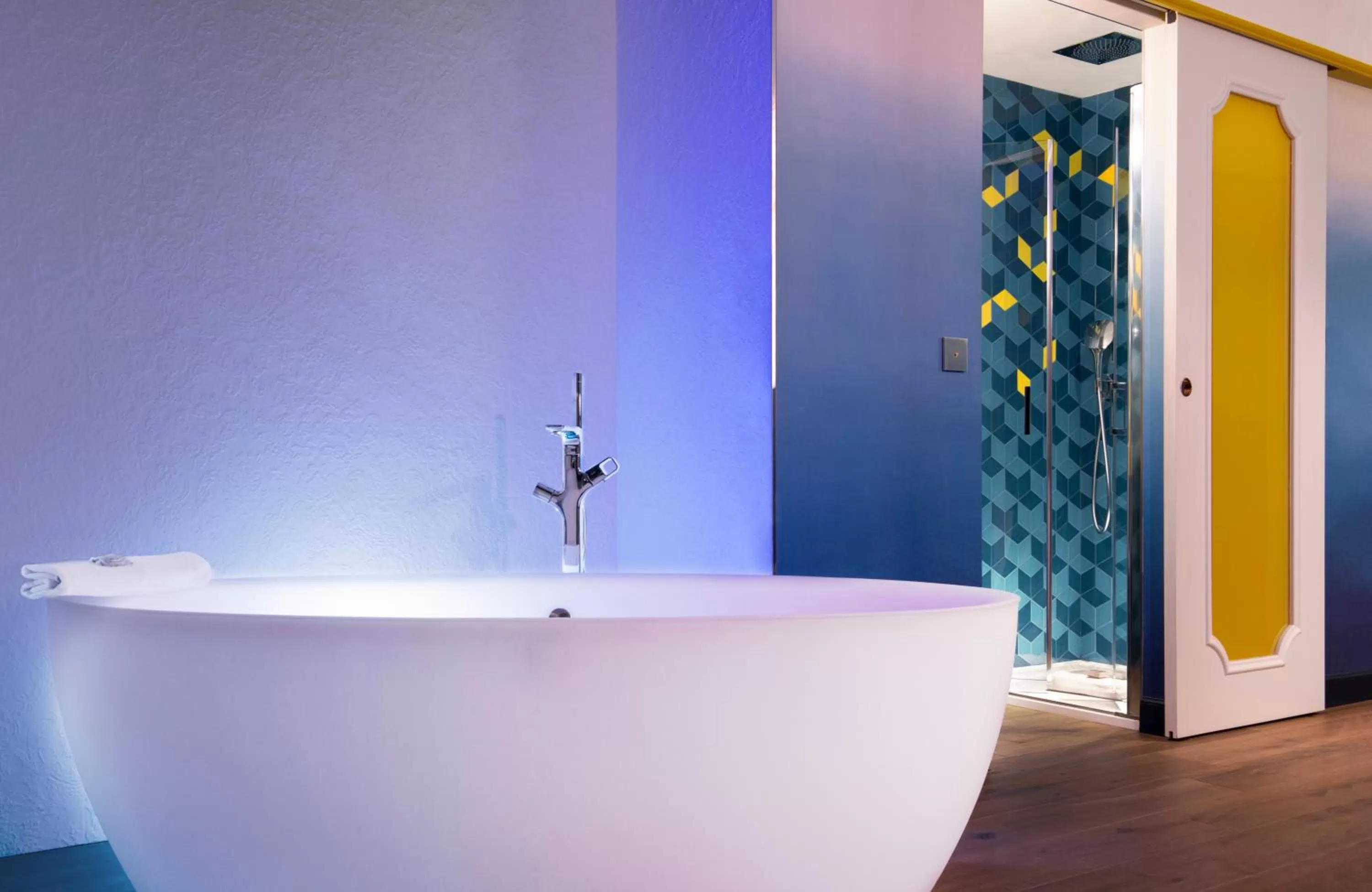 Bathroom in Idol Hotel