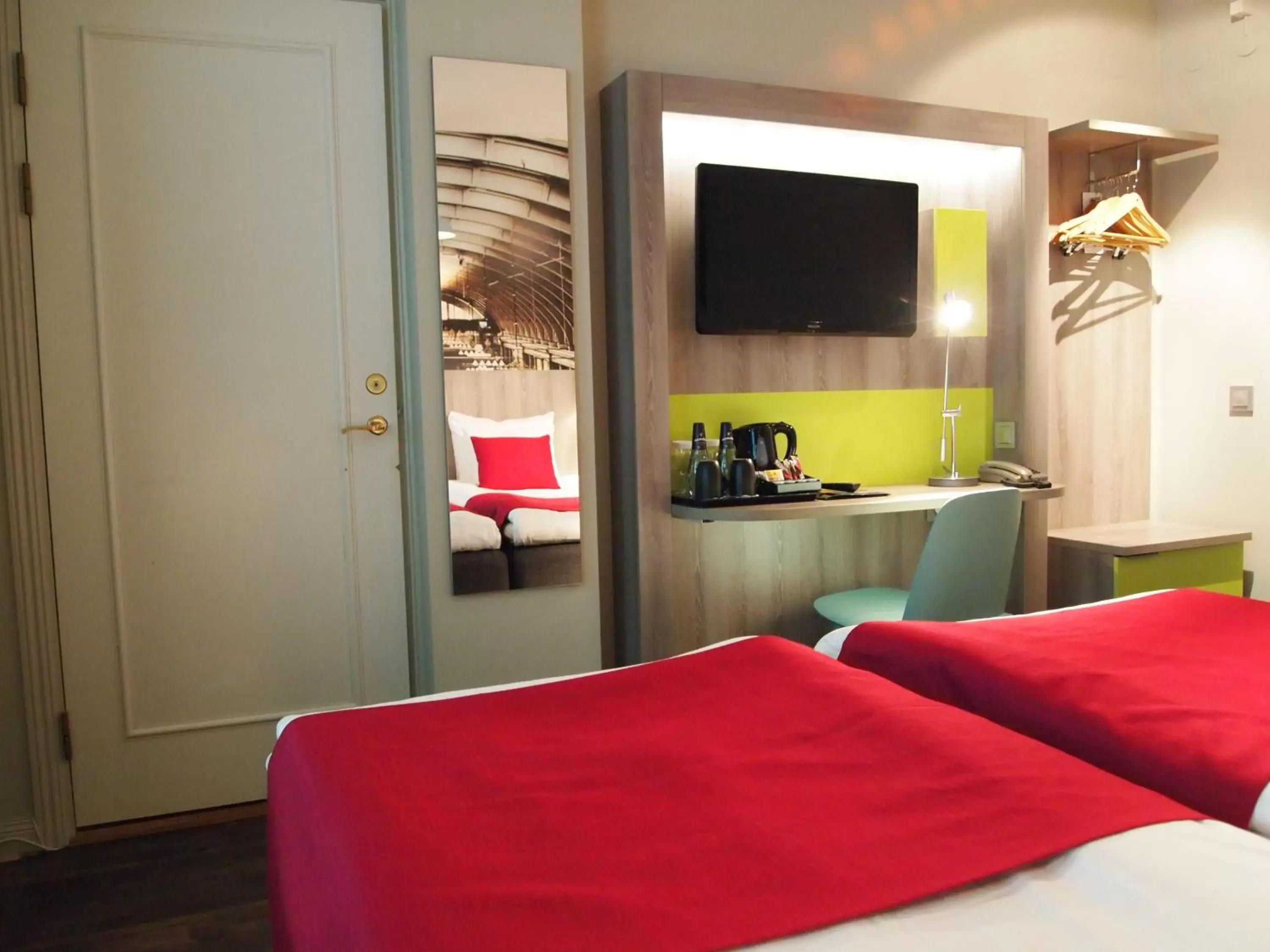 Bedroom, TV/Entertainment Center in ProfilHotels Central