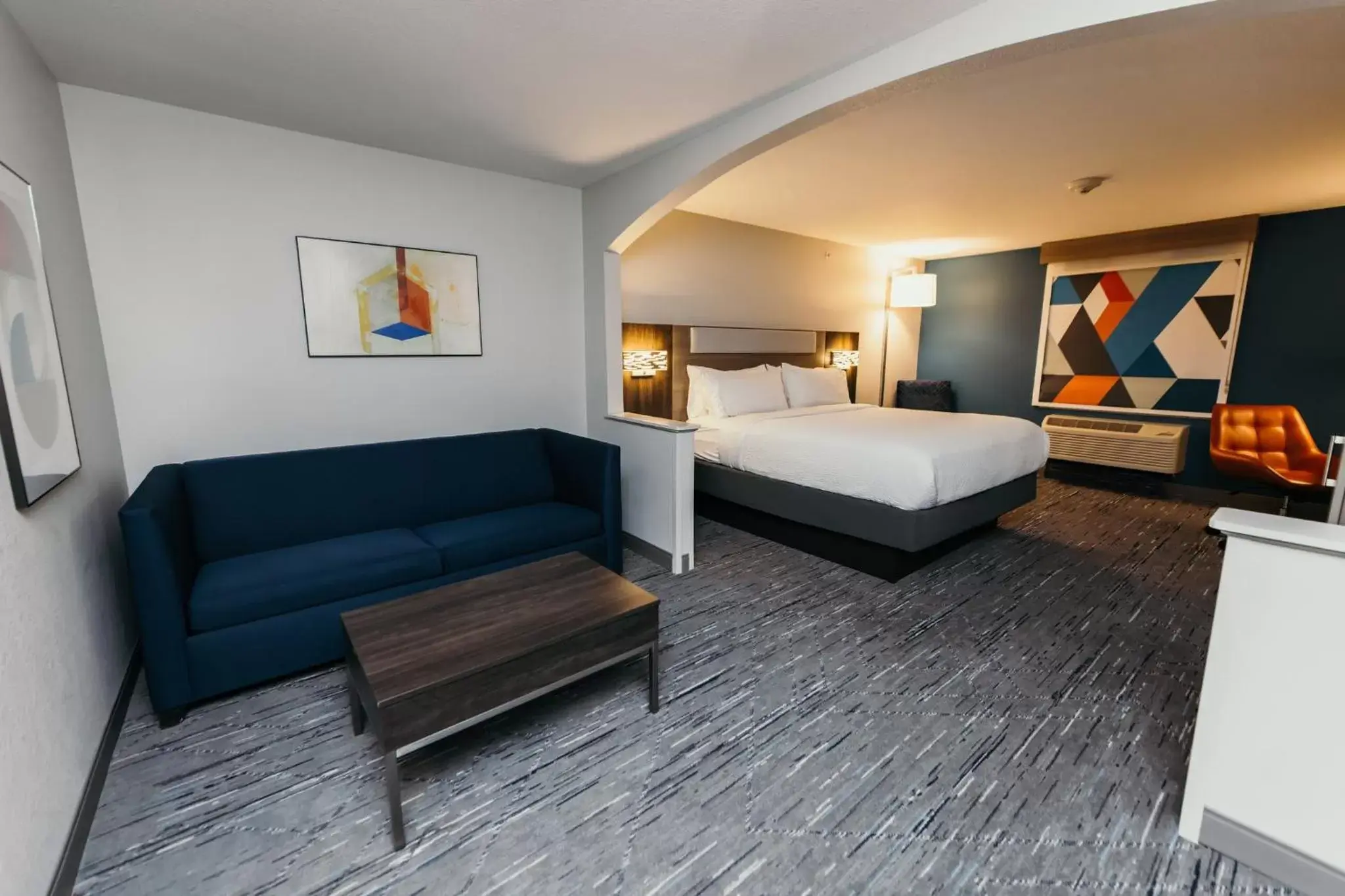 Photo of the whole room in Holiday Inn Express and Suites Urbandale Des Moines, an IHG Hotel