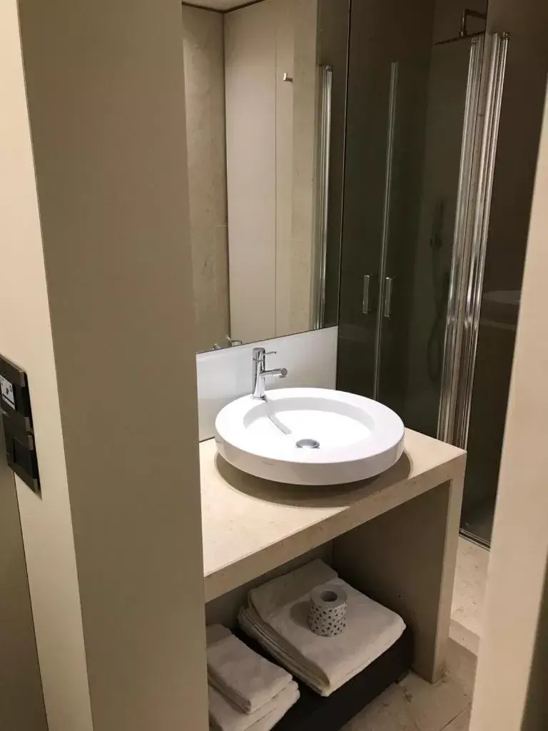 Bathroom in Hotel Romano House