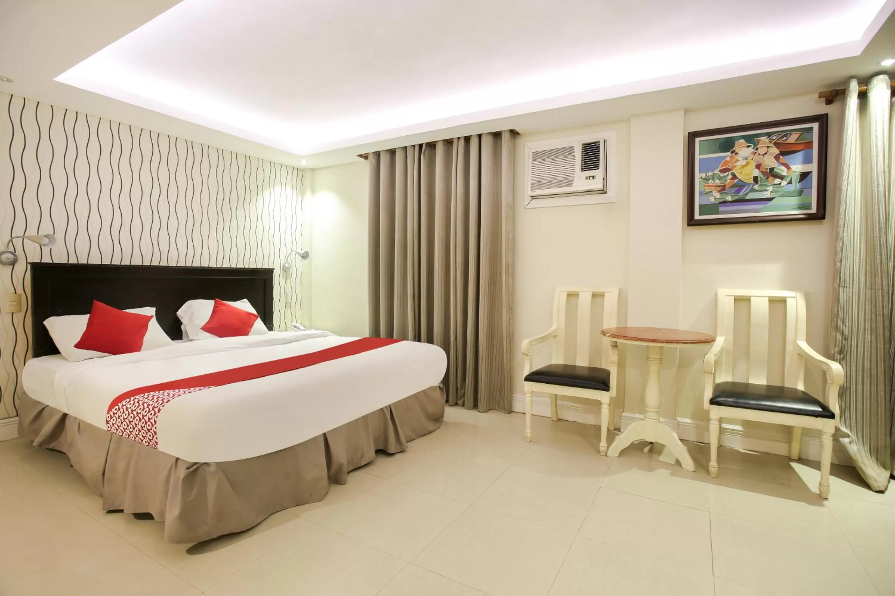 Photo of the whole room, Bed in Hotel Euroasia By BLUEBOOKERS