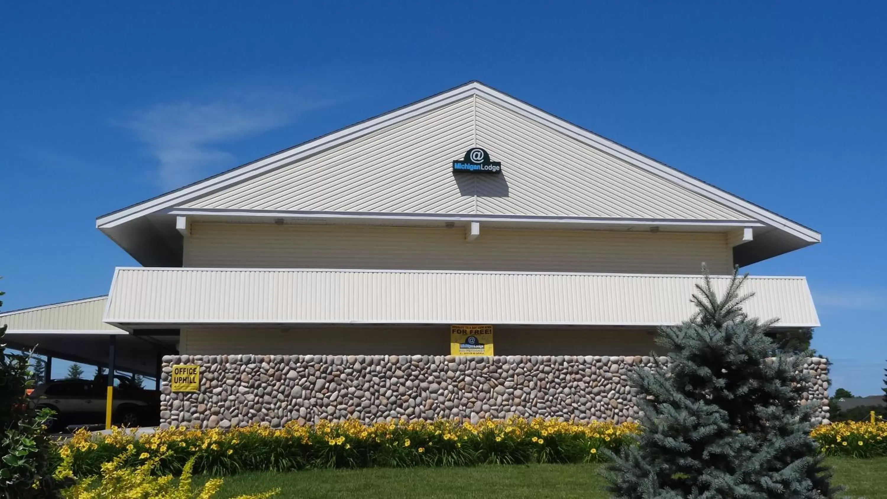 Facade/entrance, Property Building in @ Michigan Inn & Lodge