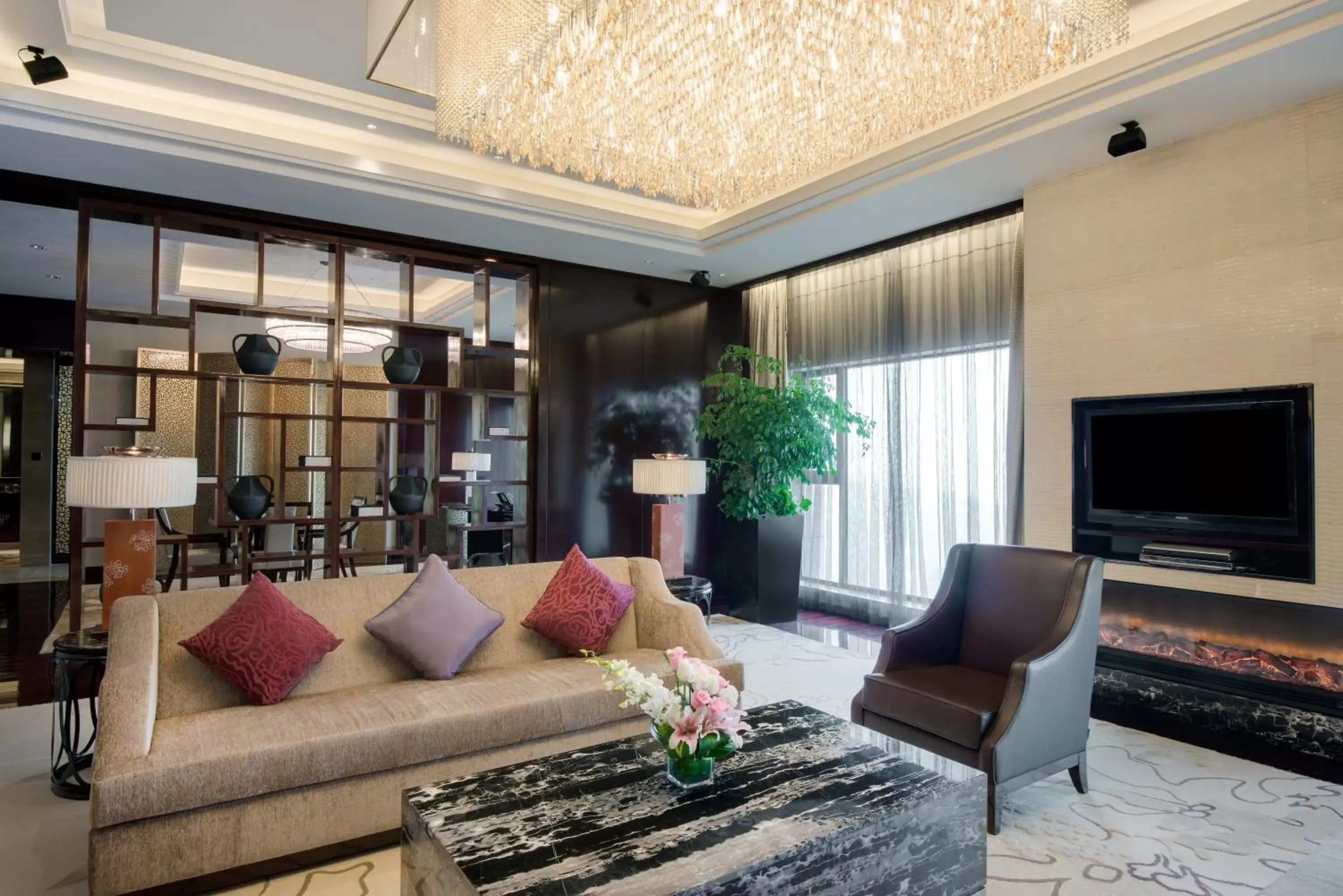 Photo of the whole room, Seating Area in Crowne Plaza Chengdu Panda Garden, an IHG Hotel