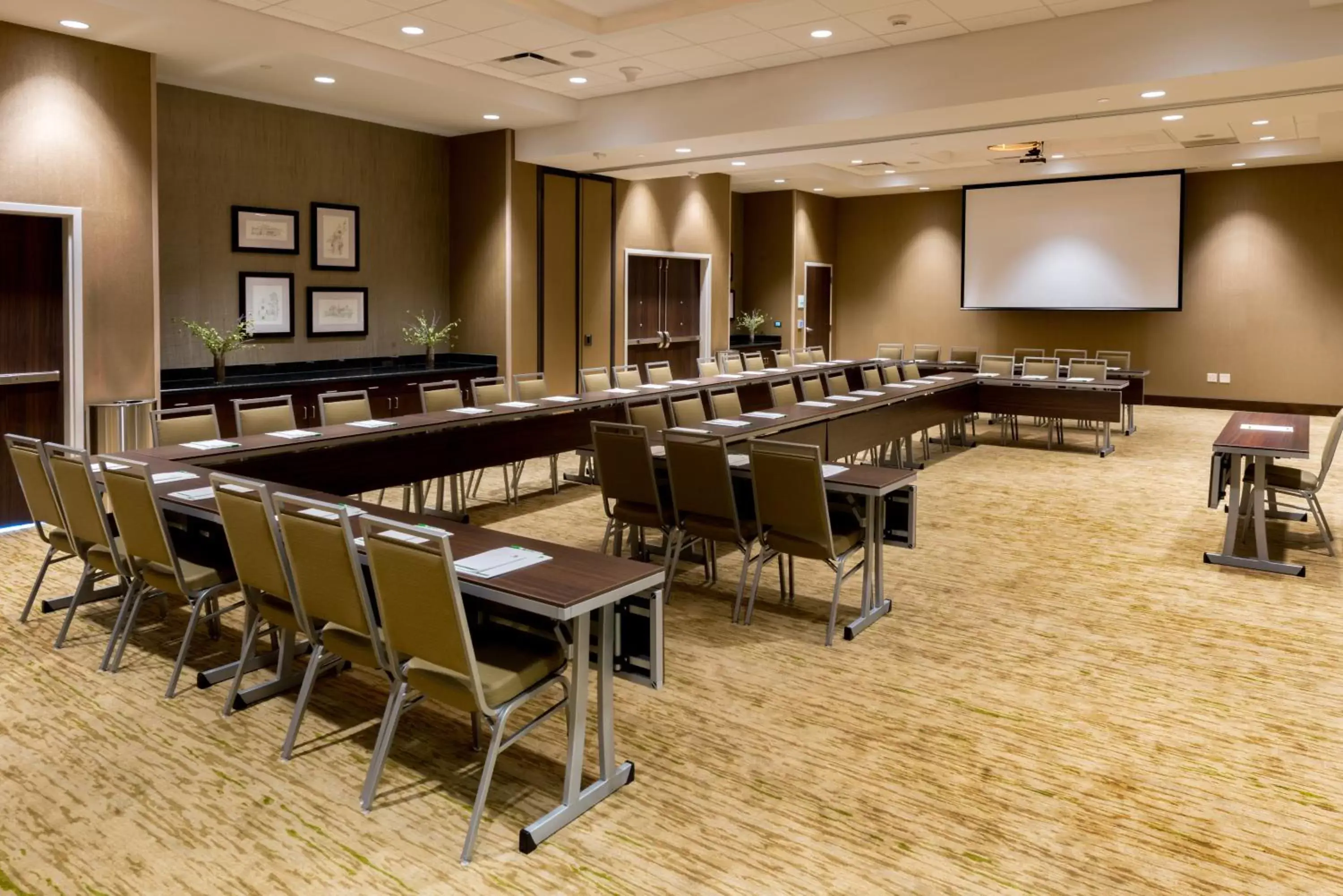 Meeting/conference room in Holiday Inn Lexington - Hamburg, an IHG Hotel