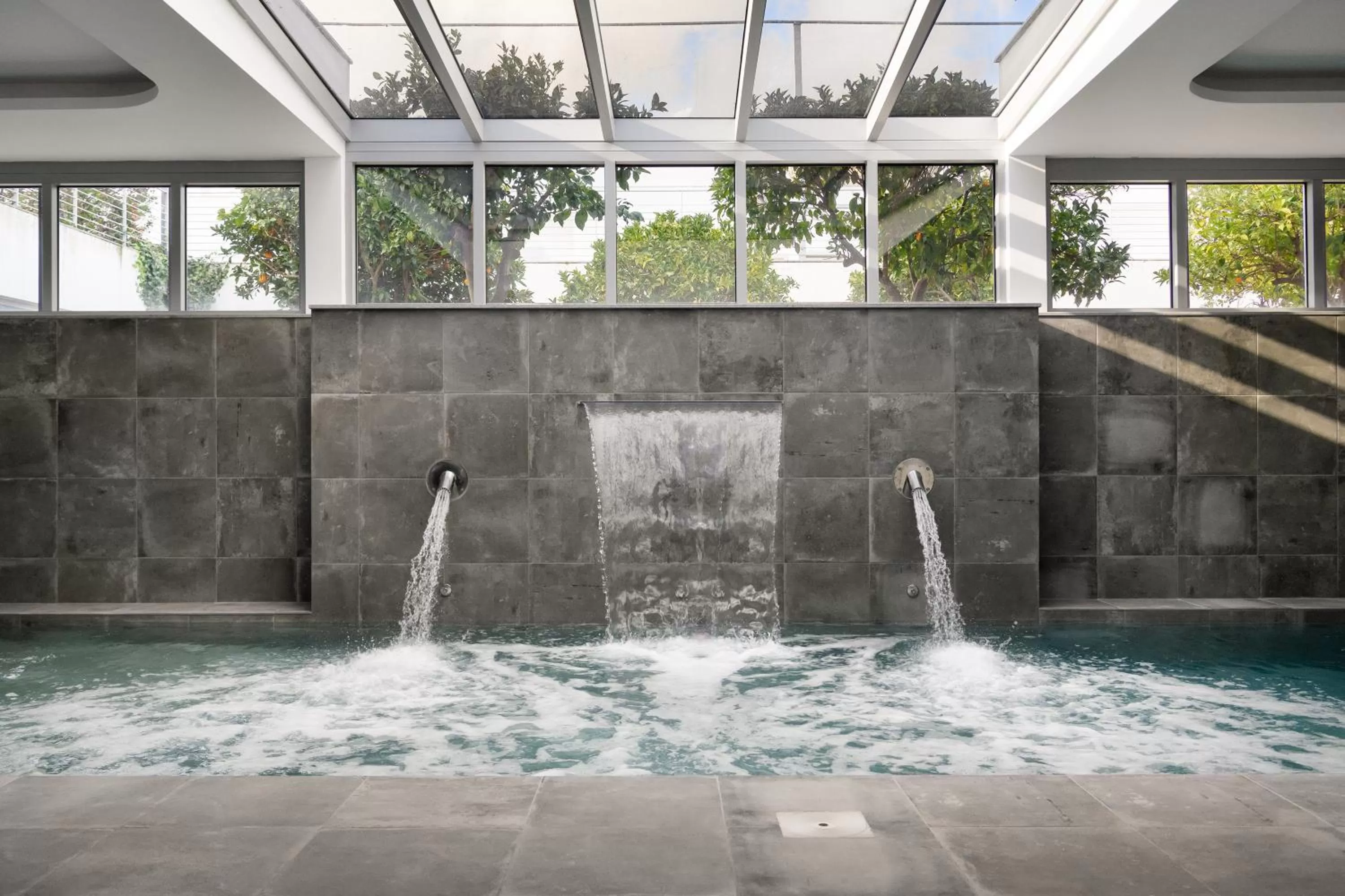 Massage in M'AR De AR Aqueduto