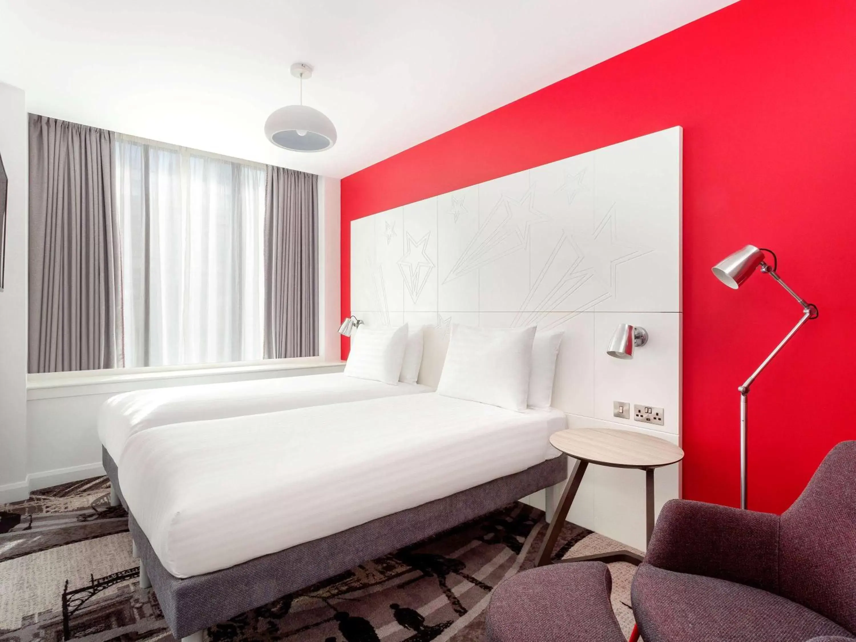 Photo of the whole room, Bed in ibis Styles Glasgow Central